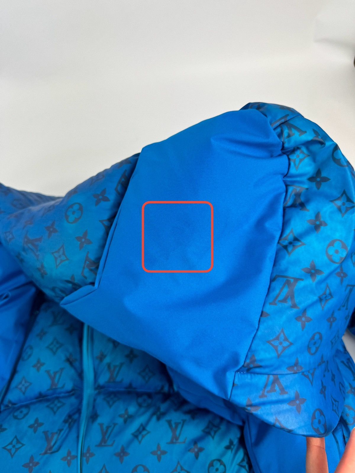 Louis Vuitton 2054 HEAT & WATER SENSITIVE MONOGRAM PRINT PUFFER JACKET Size US L / EU 52-54 / 3 - 18 Thumbnail