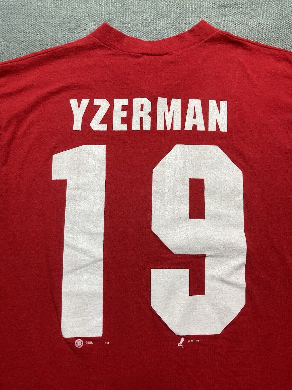 NHL × Vintage VTG graphic t shirt Detroit red wings Yzerman jersey style L Size US L / EU 52-54 / 3 - 7 Thumbnail