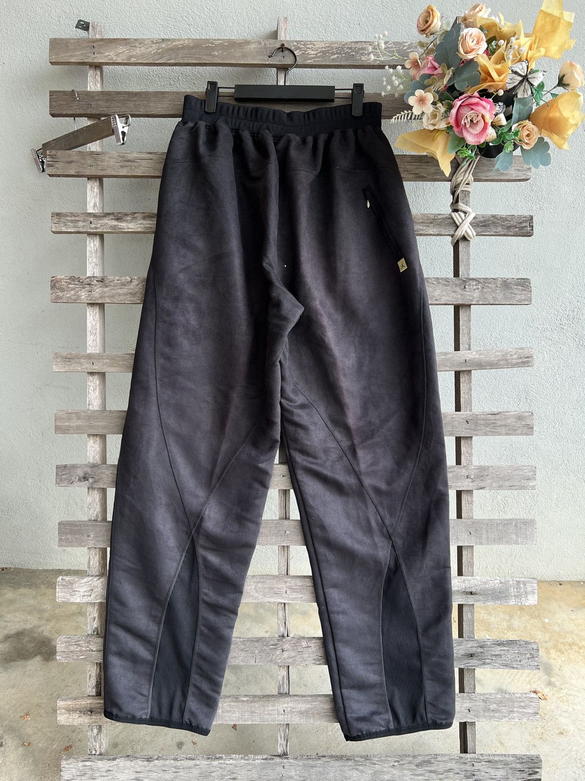 Jordan Brand Vintage Jordan Sweatpants Size US 34 / EU 50 - 4 Thumbnail