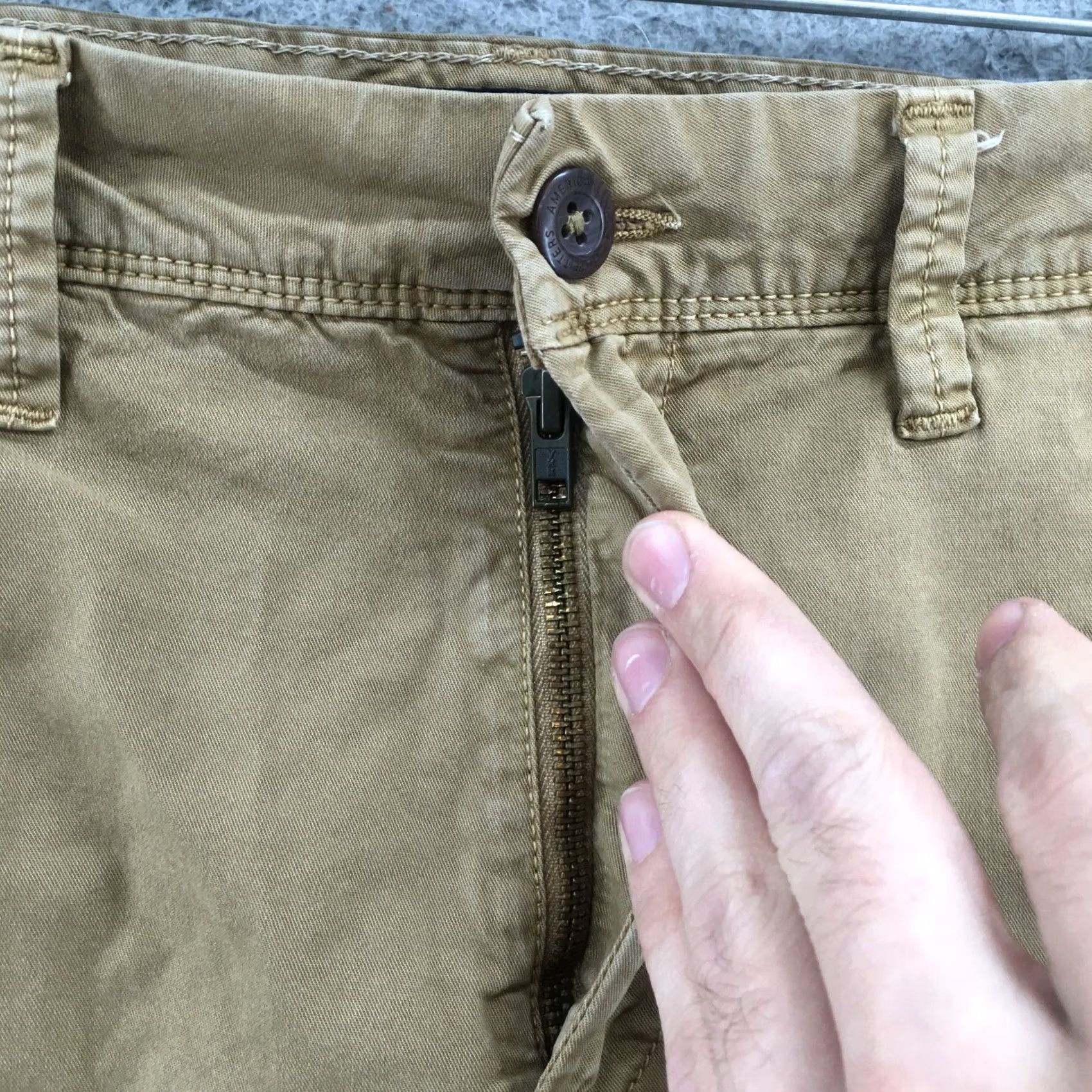 American Eagle Outfitters VINTAGE American Eagle Outfitters Chino Pants Mens 32x36 Beige Mid Rise Zip Fly Slim/Regular Tie Legs? Size US 32 / EU 48 - 3 Thumbnail