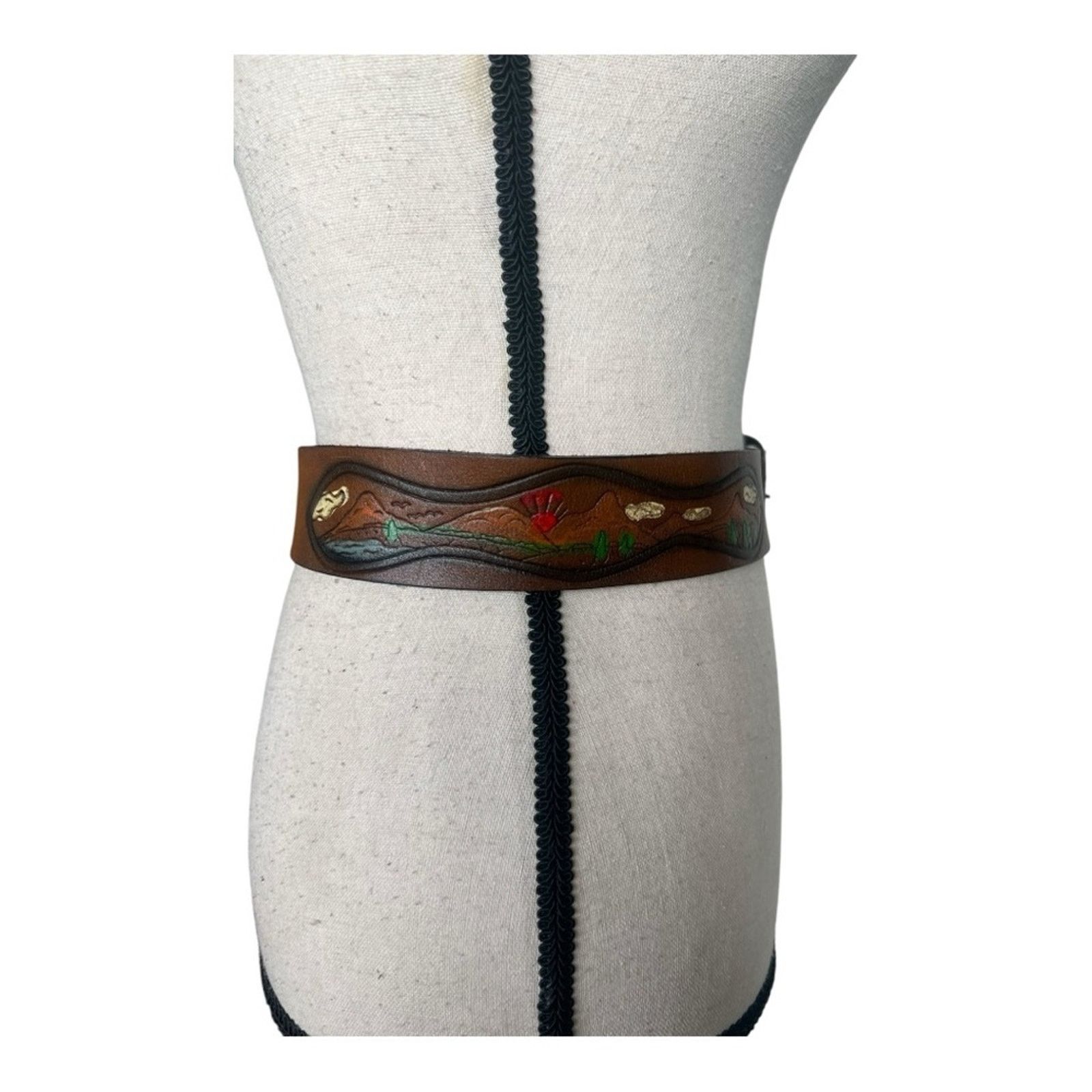 Vintage Artisan Brown Cowhide Leather Belt Textured Surface Design Size ONE SIZE - 2 Thumbnail
