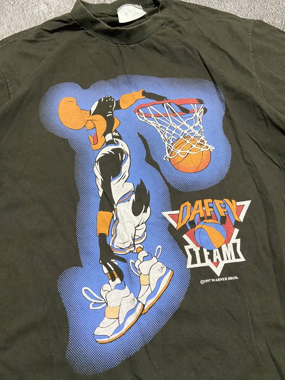 Vintage Vintage Looney Tunes Daffy Team 1997 distressed tee Size US XL / EU 56 / 4 - 3 Thumbnail