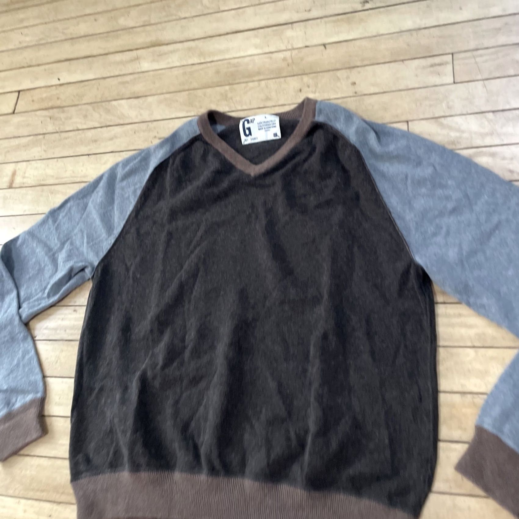 Gap VINTAGE Gap Cashmere Sweater Men L VNeck Gray Brown 90s Preppy Streetwear Pullover Mens L Size US L / EU 52-54 / 3 - 2 Thumbnail