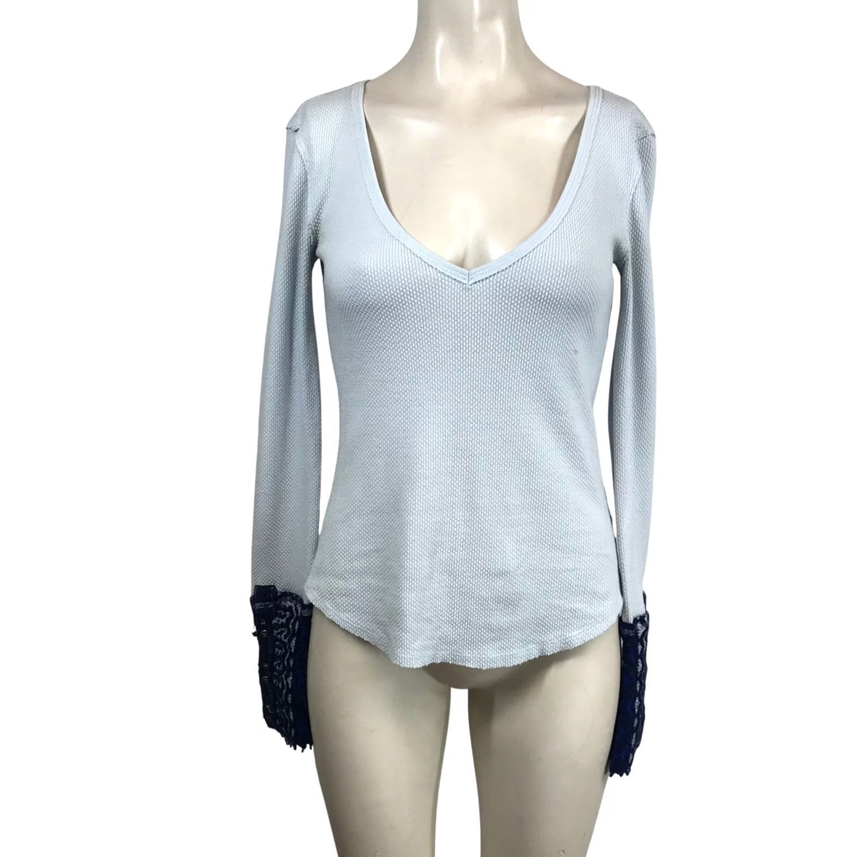 Vintage We The Free We The Free Light Blue Waffle Knit Thermal V-Neck Lace Cuff Top Shirt Women XS-M Long Sleeve Boatneck/V-Neck? Size S / US 4 / IT 40 - 2 Thumbnail