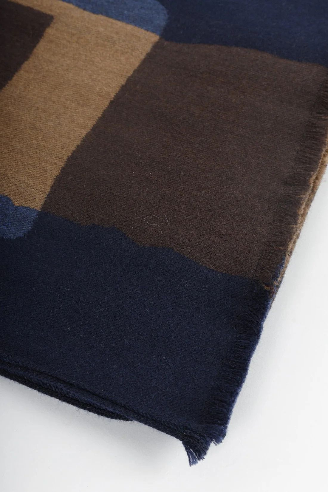 Louis Vuitton Louis Vuitton Navy Brown Letters Wool Scarf Size ONE SIZE - 5 Thumbnail