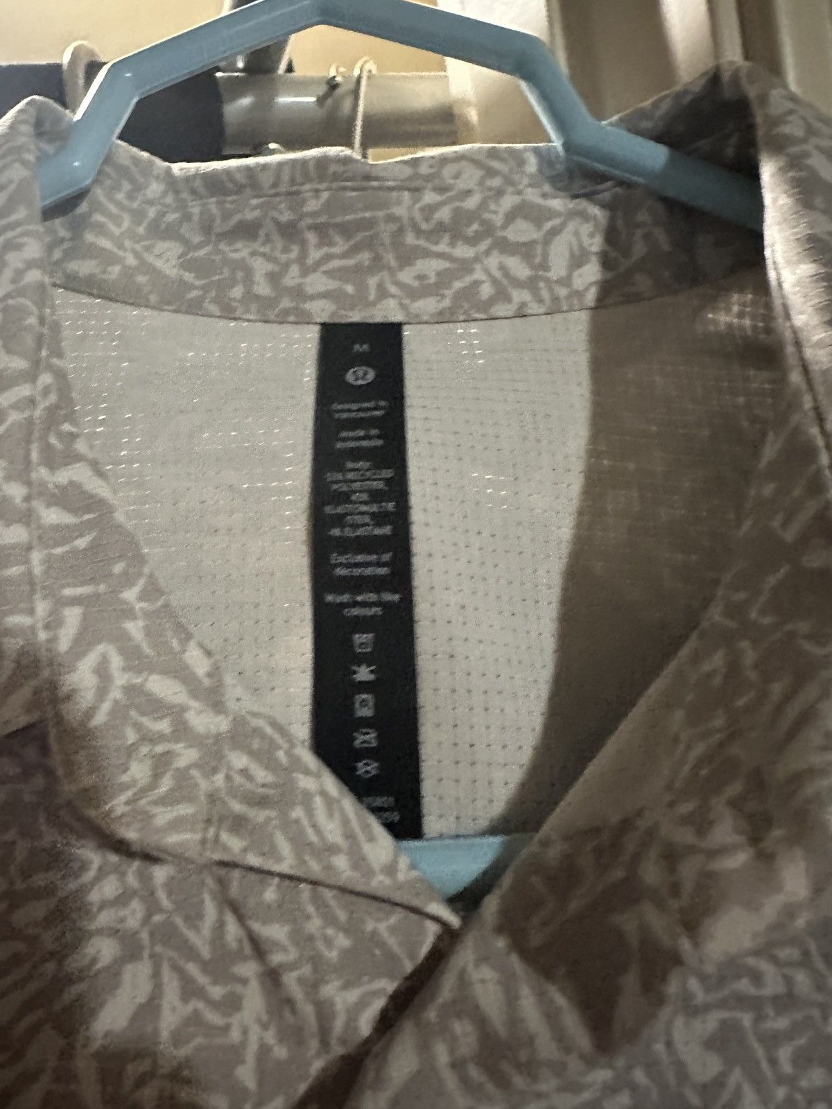 Lululemon Lululemon Airing Easy Button Up Max Vapor Seal Grey Medium Size US M / EU 48-50 / 2 - 2 Thumbnail
