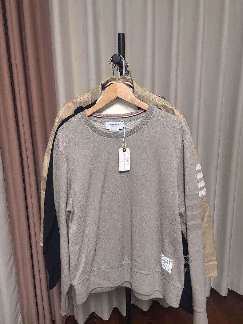 Thom Browne Thom Browne Classic Crew Neck Sweatshirt Size US L / EU 52-54 / 3 - 1 Thumbnail