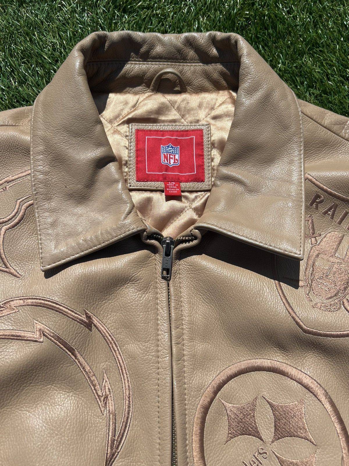 G-III Large Men’s Vintage GIII X NFL Teams Monochromatic Size US L / EU 52-54 / 3 - 7 Thumbnail