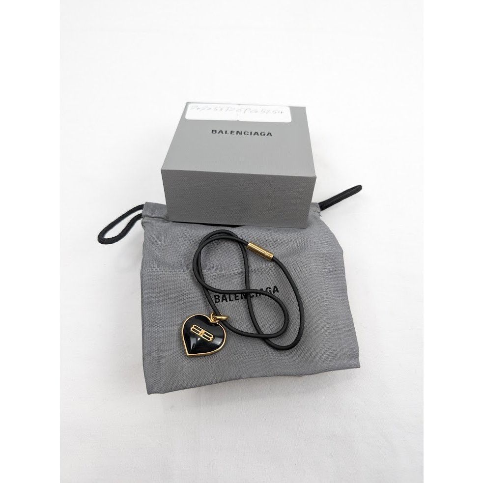 Balenciaga o1rshd1 Size: OS / BB Icon Heart Necklace in Black Size ONE SIZE - 10 Thumbnail