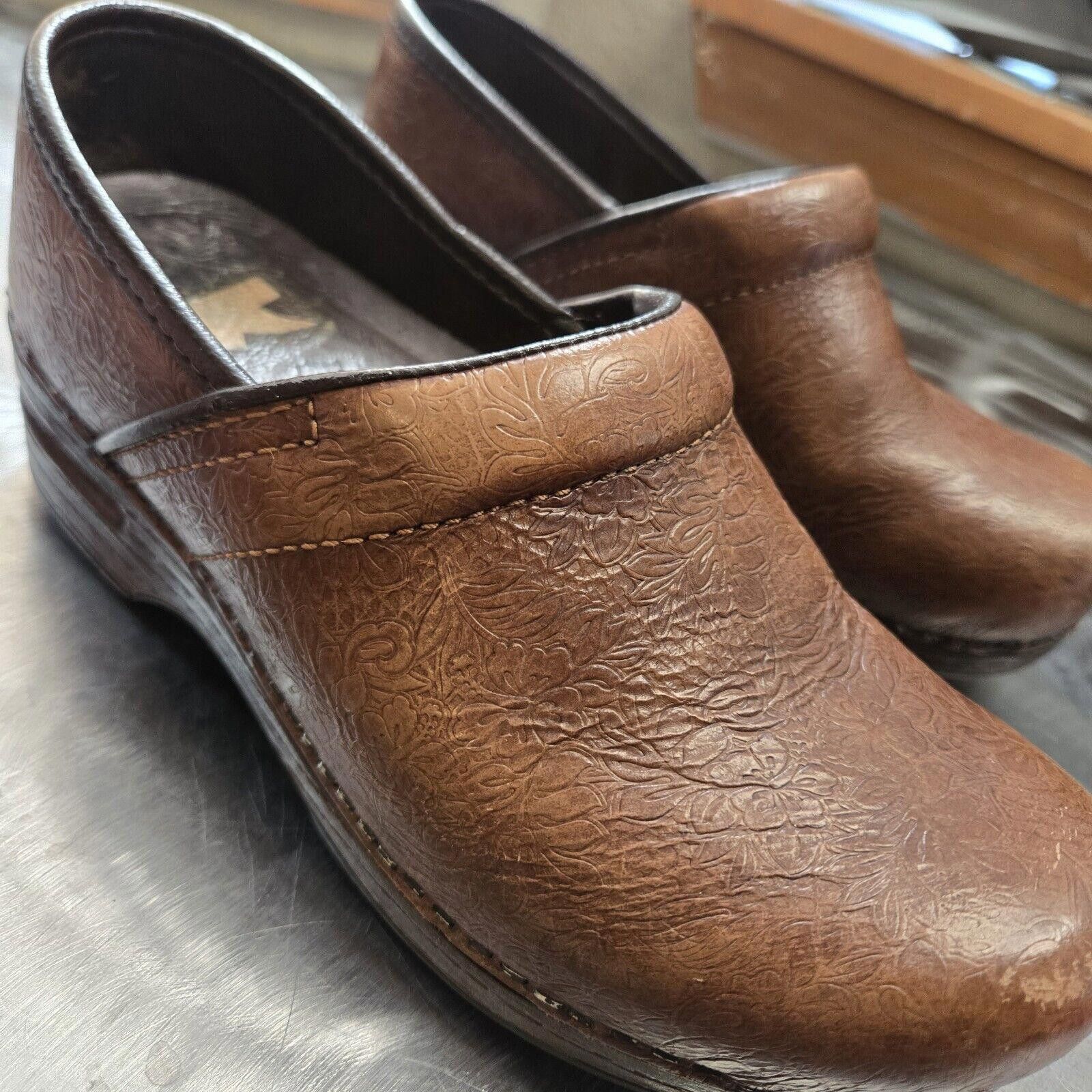 Designer DANSKO Caramel Stamped Leather Clog Shoes S 5.5 EUR 36 DS1 Size US 5.5 / IT 35.5 - 2 Thumbnail