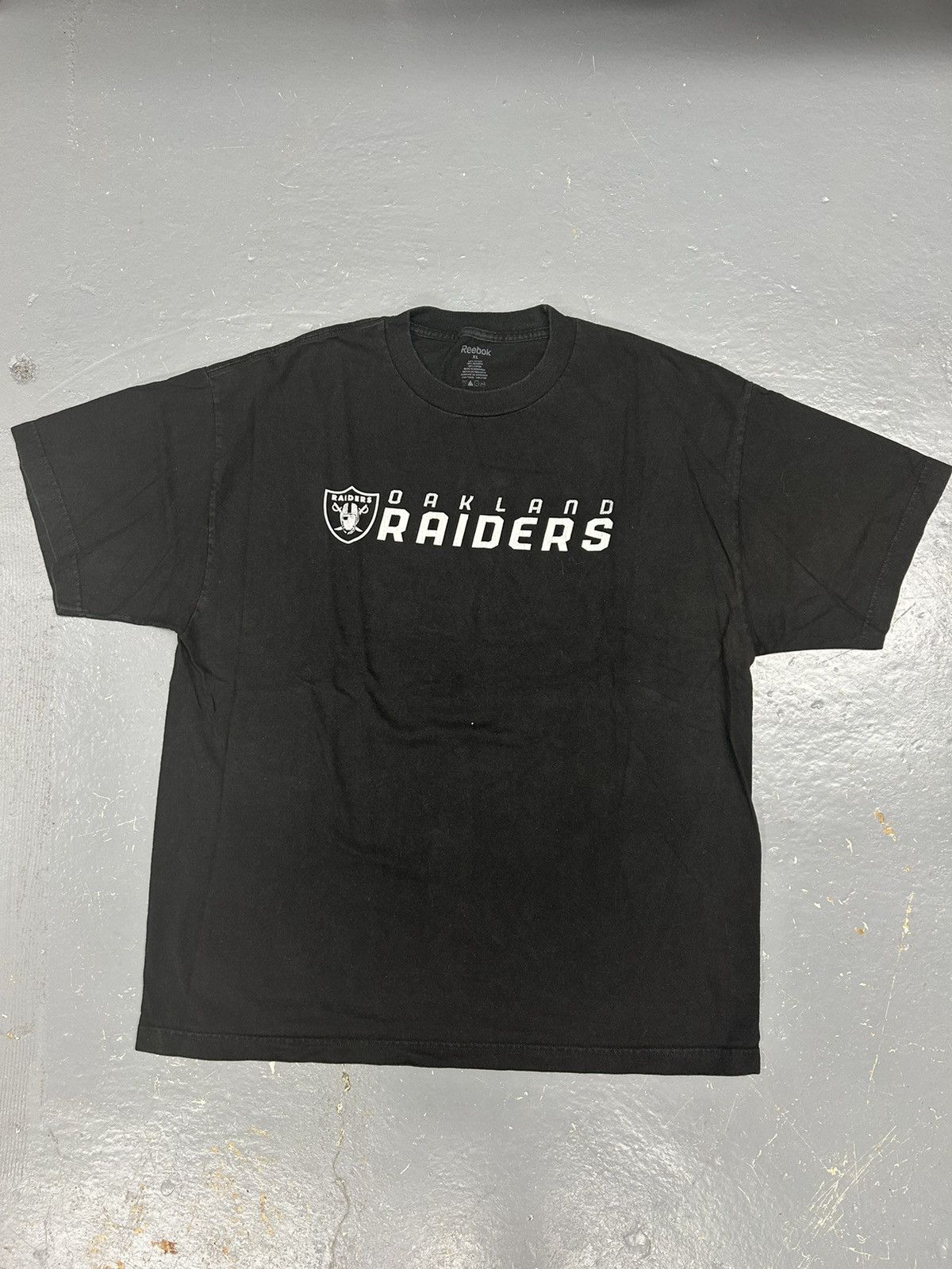 NFL Crazy Vintage Y2K Essential Black Oakland Raider NFL T-Shirt Size US L / EU 52-54 / 3 - 1 Thumbnail