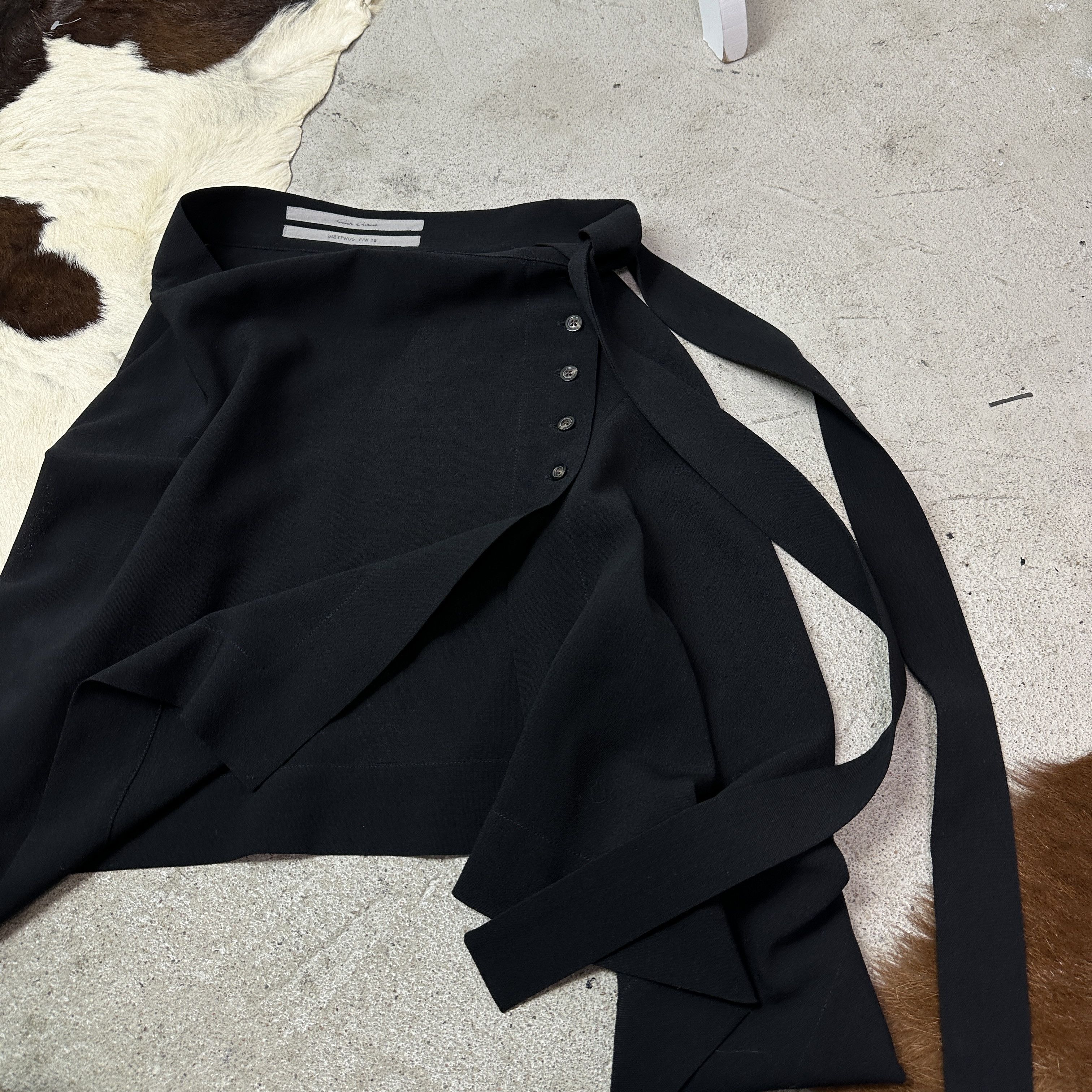 Rick Owens Vintage Grunge Assymetrical Rick Owens FW18 Sisyphus Top Y2K Size 25" / US 0 / IT 36 - 5 Thumbnail