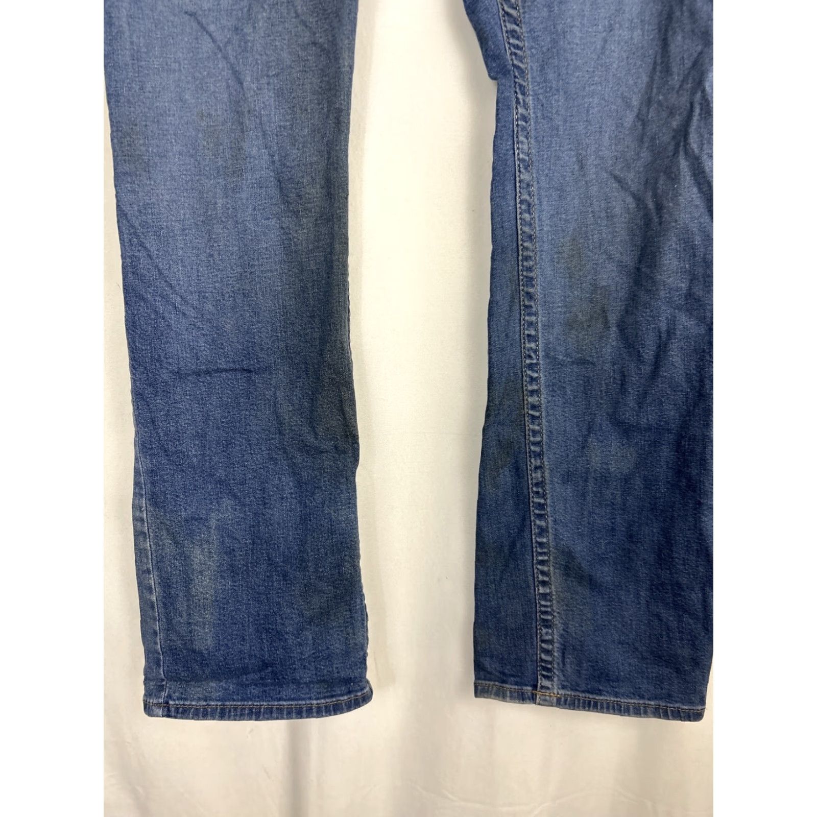 True Religion VINTAGE True Religion Ricky Relaxed Mens Jeans 40x32 Medium Wash Stains Straight Leg Size US 40 / EU 56 - 2 Thumbnail