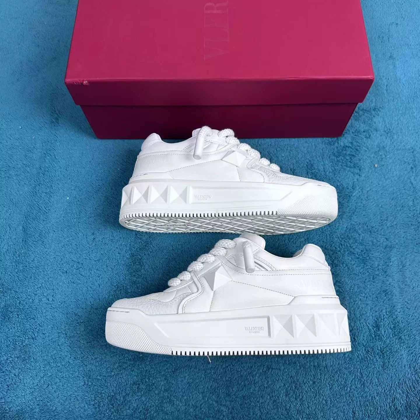 Valentino Valentino One Stud Leather Low-Top Sneaker White 36 Size US 5.5 / IT 35.5 - 2 Thumbnail