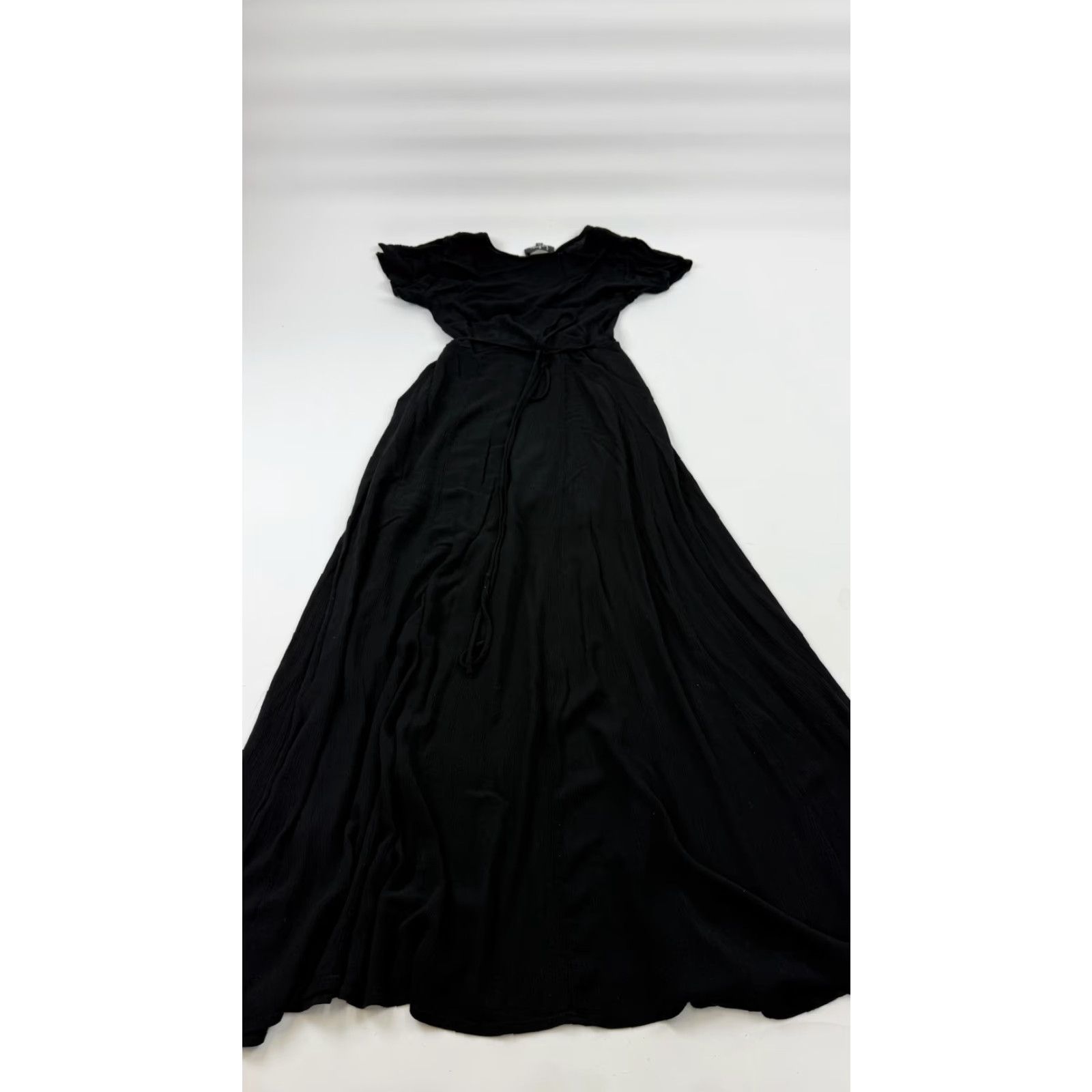 Lulus Lulus Dress Womens XS Black Wrap Maxi Short Sleeve Crinkle V Neck Tie Waist Size 26" / US 2 / IT 38 - 7 Thumbnail