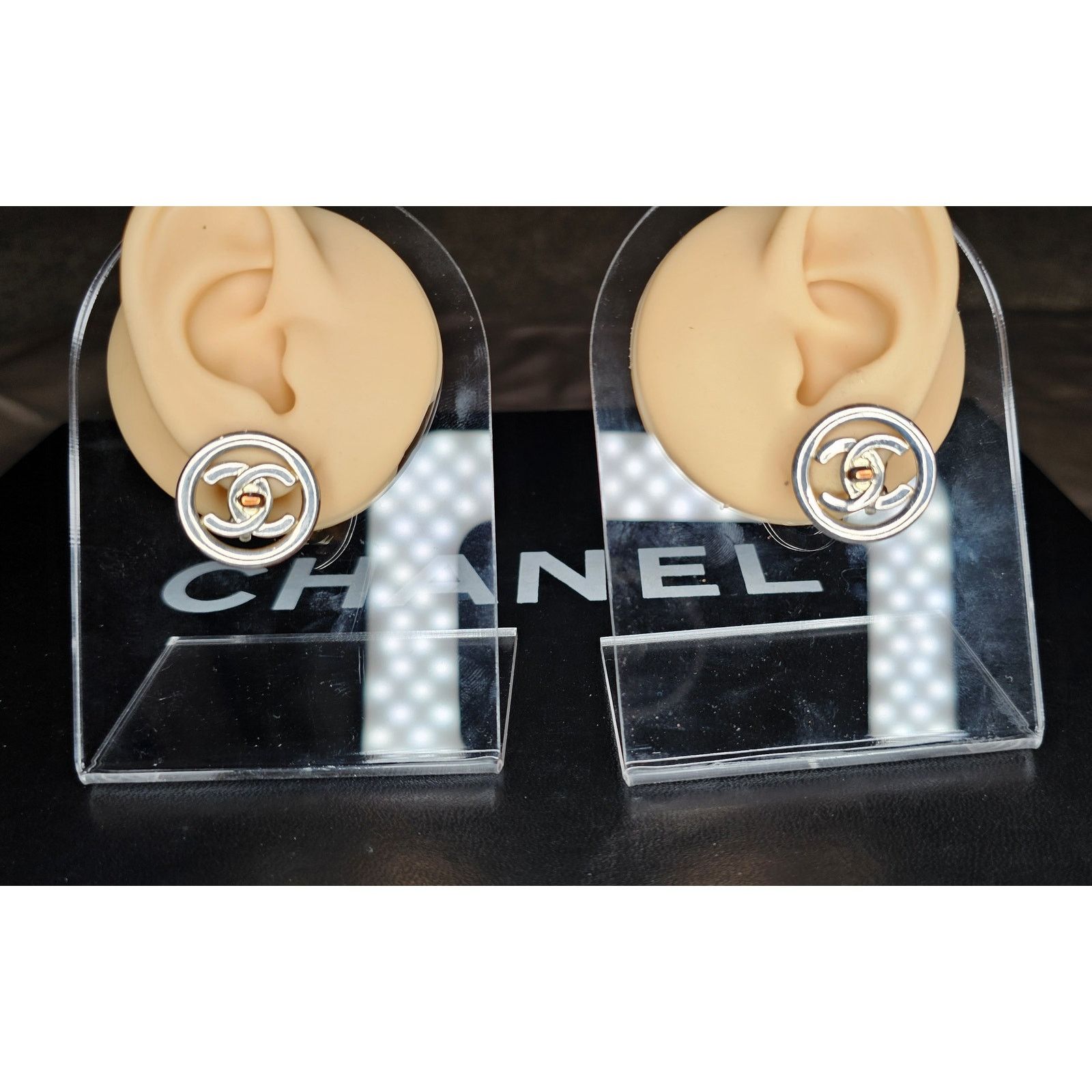Chanel CHANEL CC Logos Turnlock Round Clip-On Earrings Silver Tone Size ONE SIZE - 3 Thumbnail