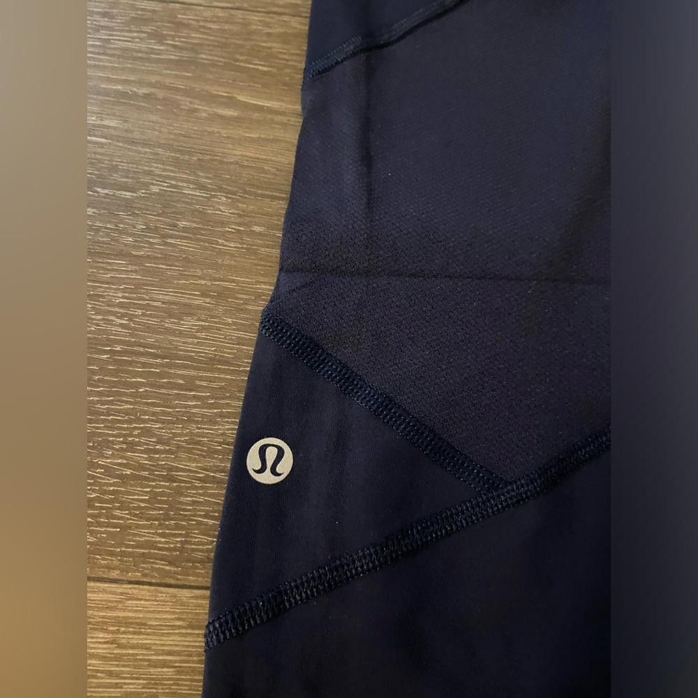 Lululemon Lululemon Navy Blue Crop Leggings Size 30" / US 8 / IT 44 - 4 Thumbnail