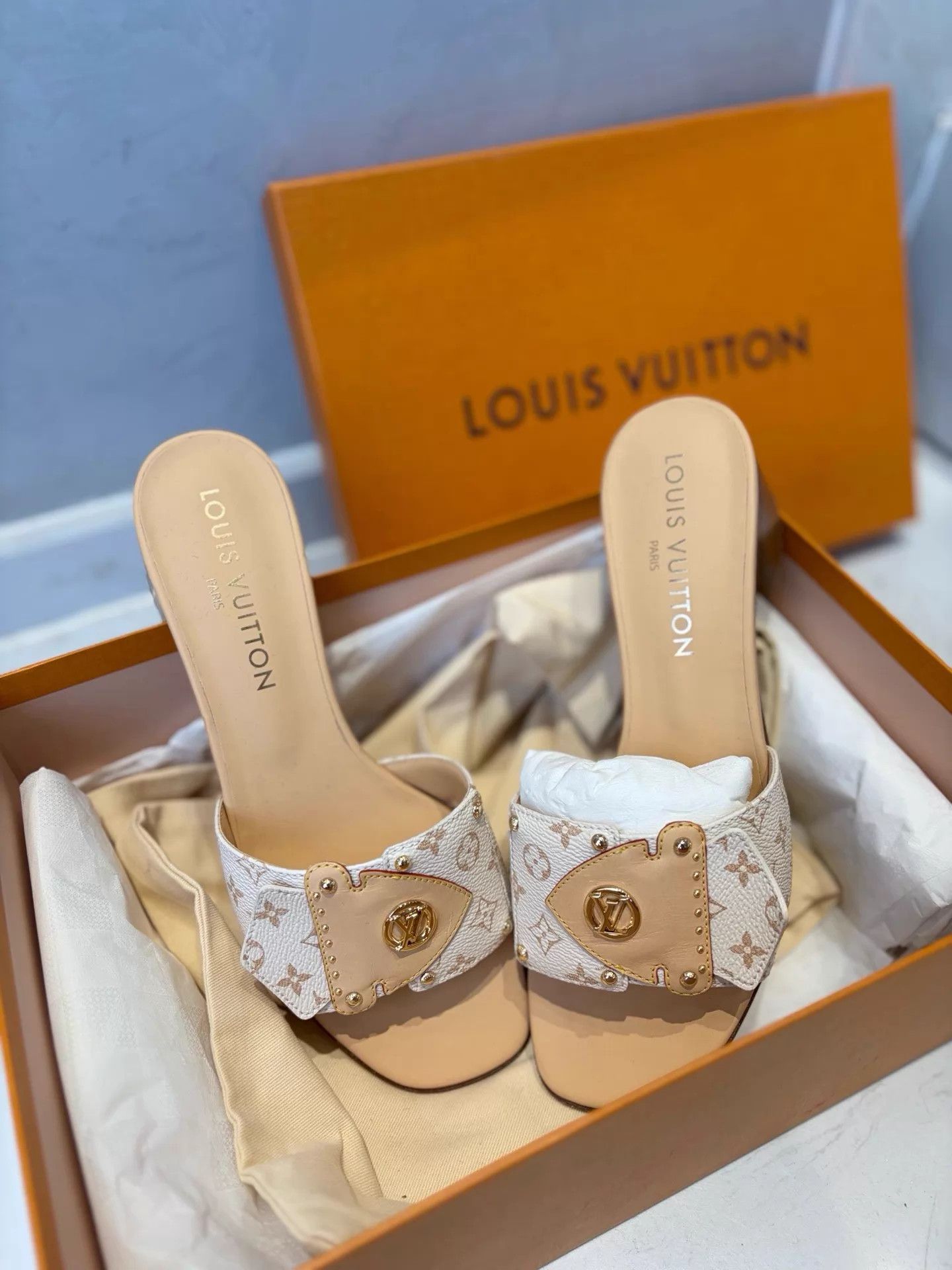 Louis Vuitton LV 25 New Latte Monogram Chunky Heel Sandal 38 Size US 7.5 / IT 37.5 - 1 Thumbnail