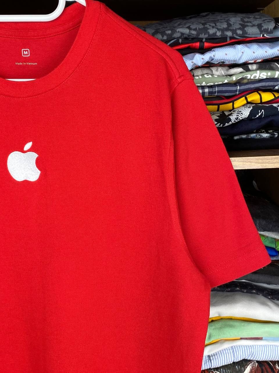 Apple × Arts & Science × Vintage Apple Embroidered Logo y2k Red Tee Size US M / EU 48-50 / 2 - 3 Thumbnail