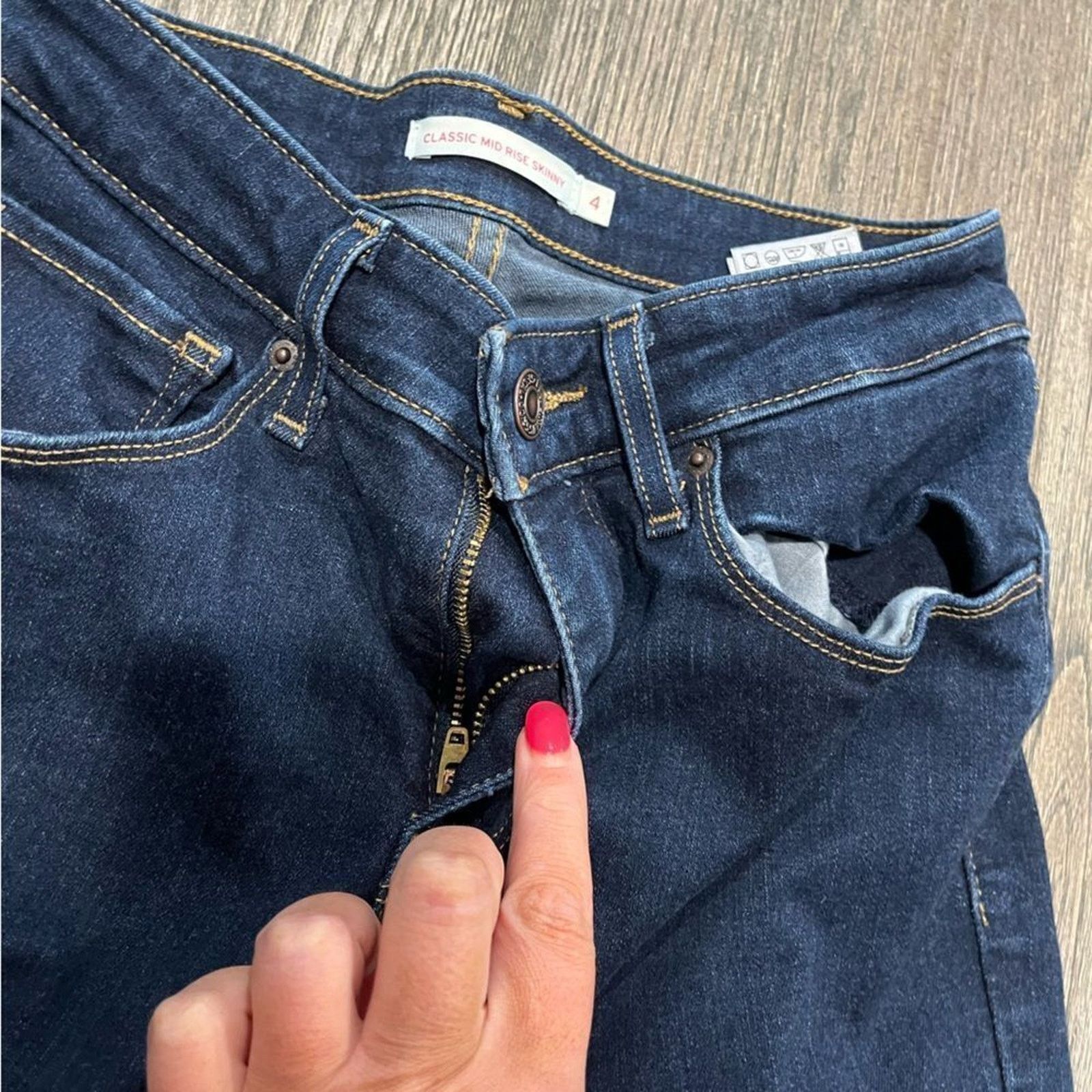 Levi's Levi's Mid-Rise Skinny Jeans Dark Wash Size 4 Size 27" / US 4 / IT 40 - 6 Thumbnail