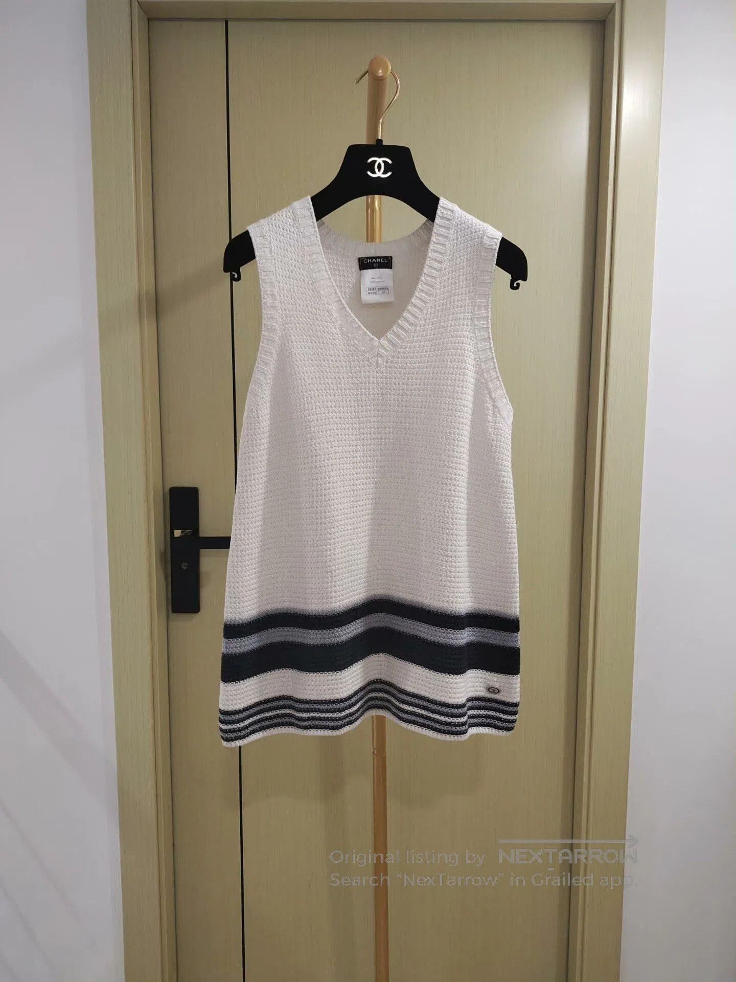 Chanel Chanel Black and White Knit Vest. Size XS / US 0-2 / IT 36-38 - 1 Thumbnail