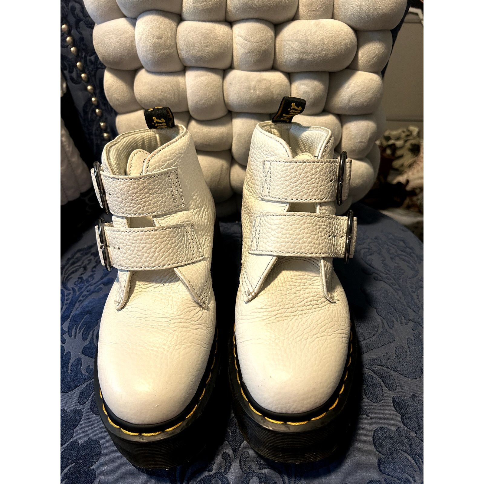 Dr. Martens Dr Martens White Devon Heart size 7/EU 38 Size US 7 / IT 37 - 6 Thumbnail