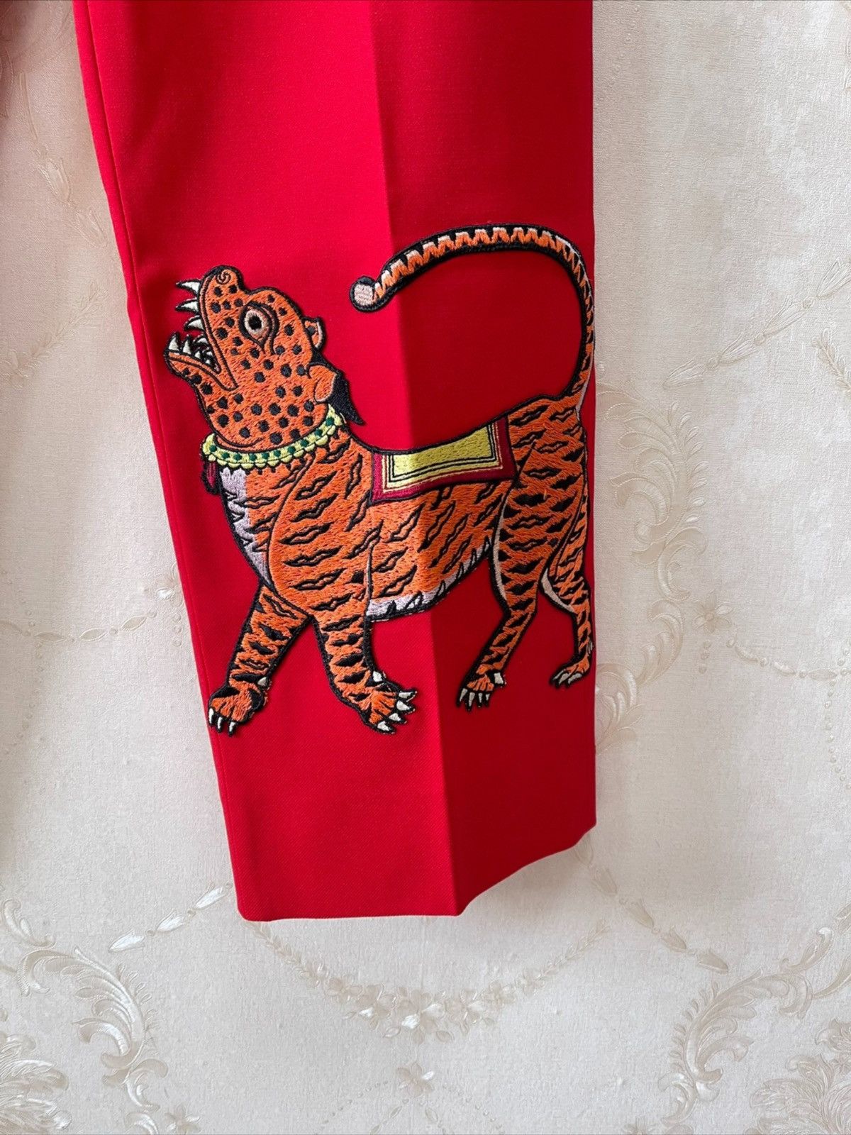 Gucci Gucci runway red ankle crop embroidered tiger trousers Size 26" / US 2 / IT 38 - 5 Thumbnail