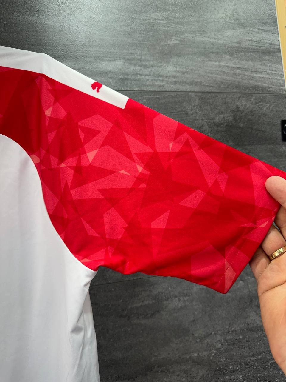 Puma BARNSLEY ENGLAND 2019/2020 THIRD FOOTBALL SHIRT JERSEY PUMA Size US L / EU 52-54 / 3 - 14 Thumbnail