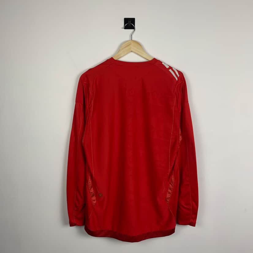 Umbro Vintage England Umbro soccer jersey long sleeve size L Size US L / EU 52-54 / 3 - 5 Thumbnail