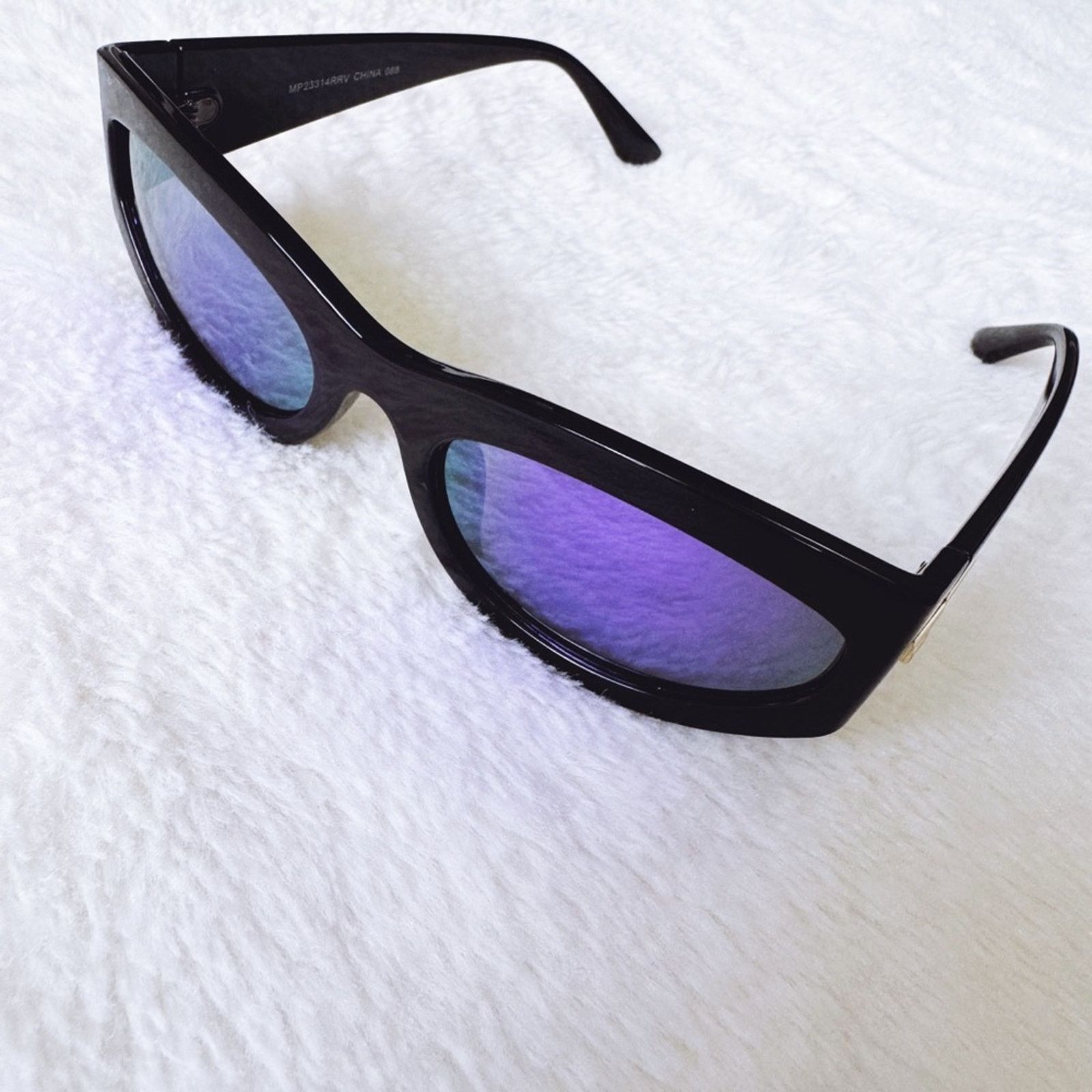 Other Faye Mirrored Purple with Black Rim Sunglasses Size ONE SIZE - 6 Thumbnail