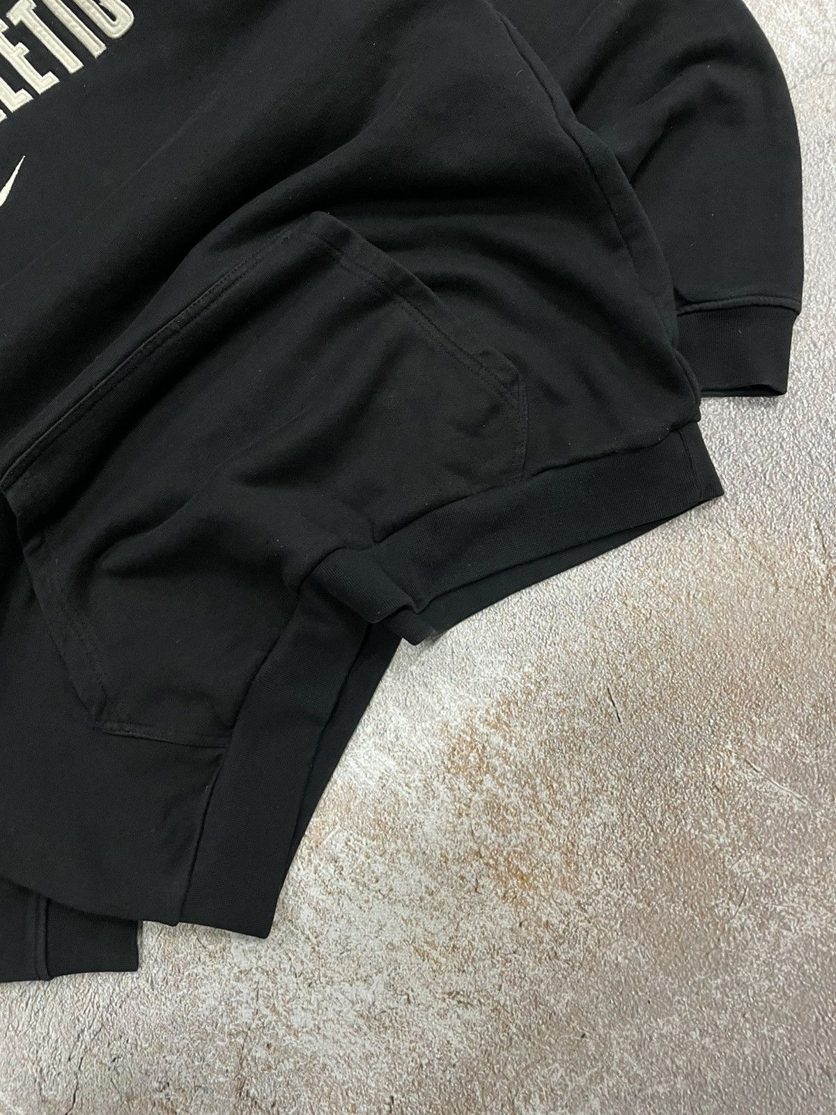 Nike Vintage Nike Athletic Spellout Black Hoodie Size US L / EU 52-54 / 3 - 4 Thumbnail