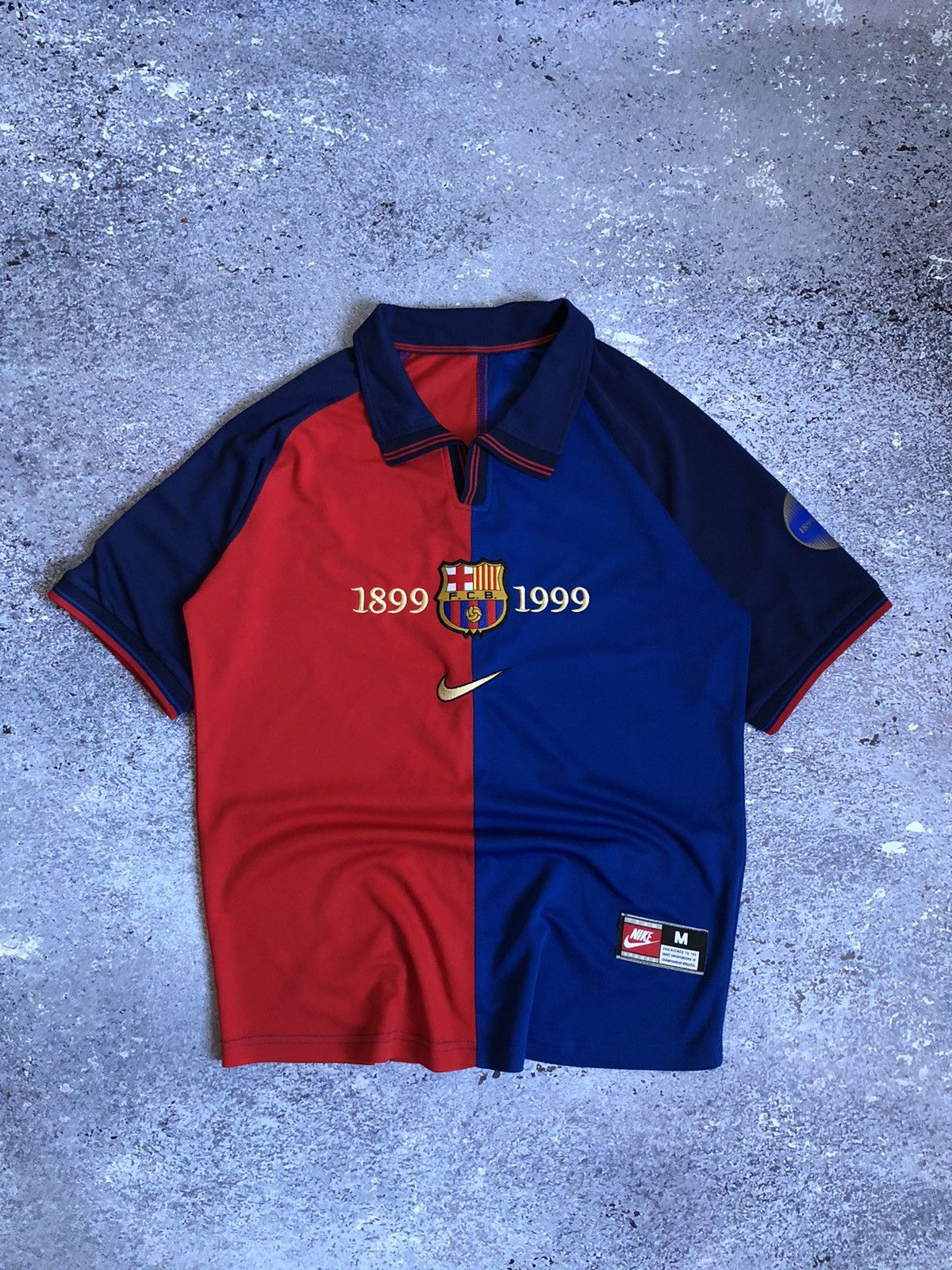 Nike × Vintage Vintage Nike FC Barcelona 1999 Home Soccer Jersey Messi #10 Size US M / EU 48-50 / 2 - 1 Thumbnail