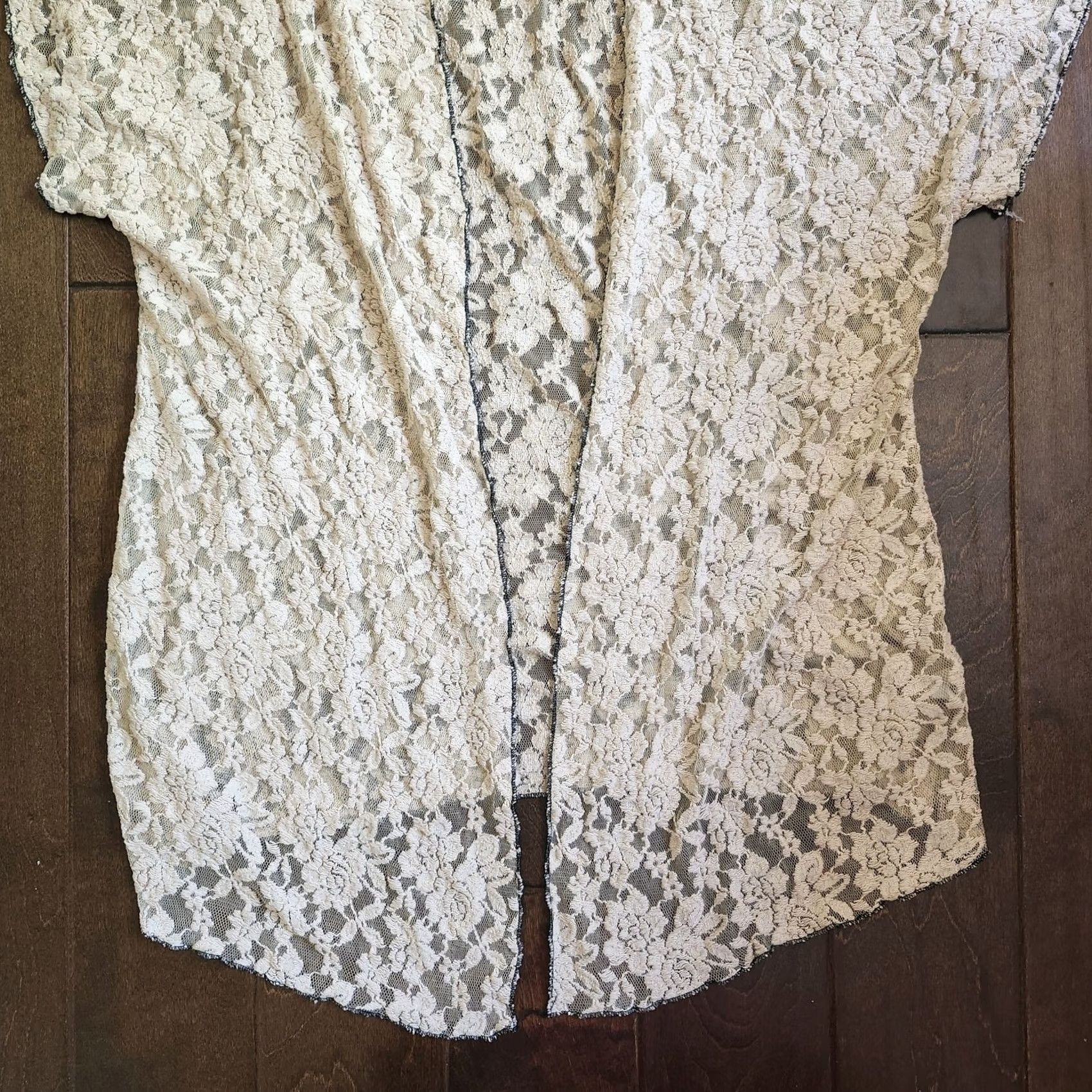 Vintage Star Vixen Cardigan Women's Beige Floral Lace Short Sleeve Size 2X 2X Beige Flower Star Vixen Womens Cardigan Lace Size XXL / US 16-18 / IT 52-54 - 3 Thumbnail
