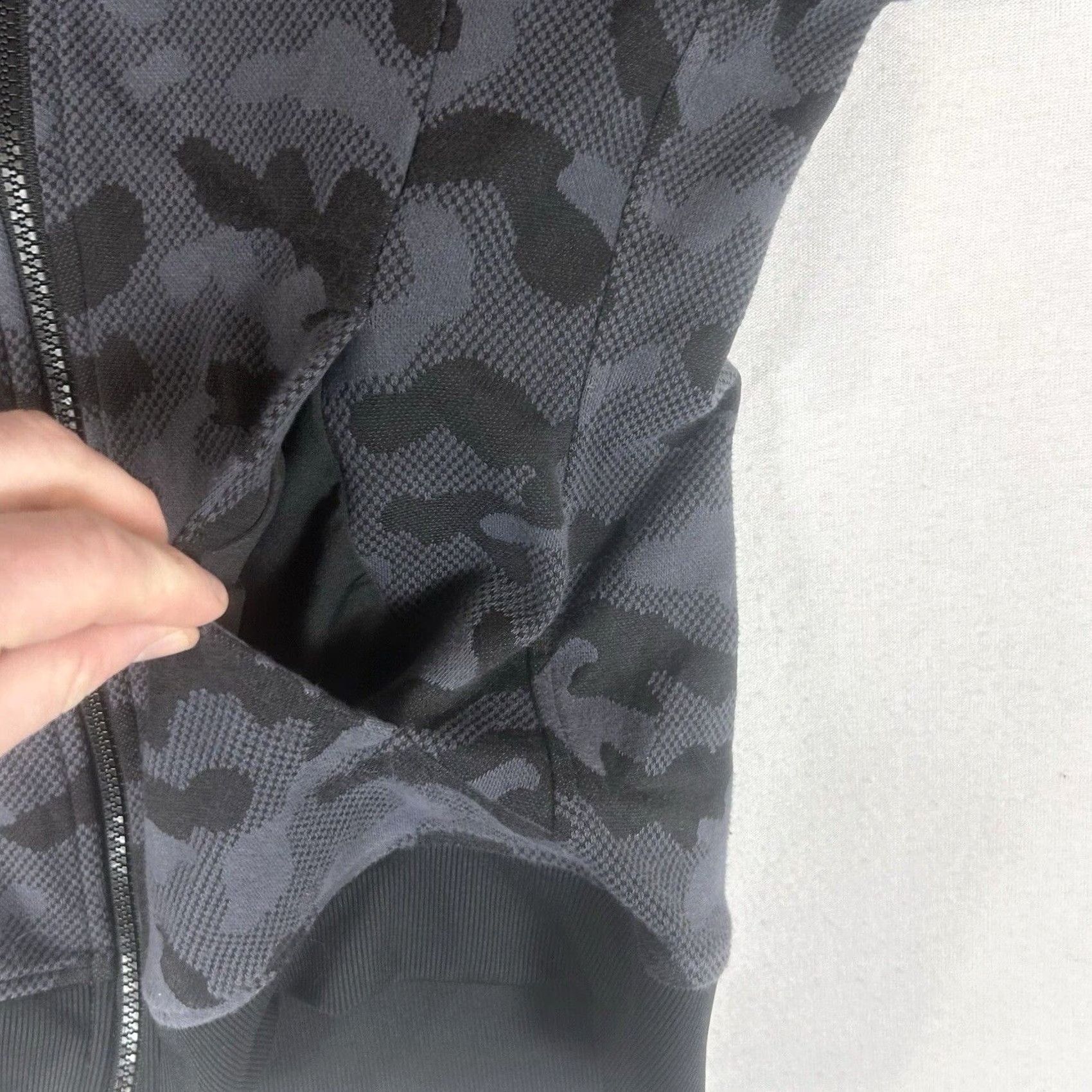 Vintage ZYIA Active Full Zip Hoodie Womens Small Black Gray Camouflage Pockets Zip Front Athletic Shirt (Hoodie) Size S / US 4 / IT 40 - 6 Thumbnail