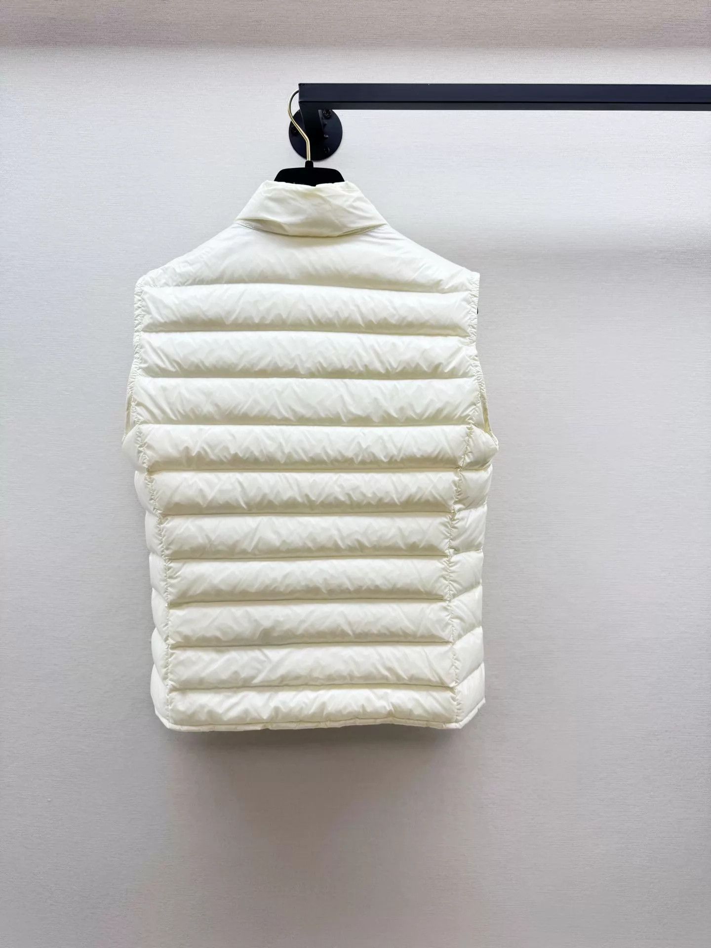 Moncler Moncler down vest authentic size 2 worn 2x b92 l57 Size XS / US 0-2 / IT 36-38 - 5 Thumbnail