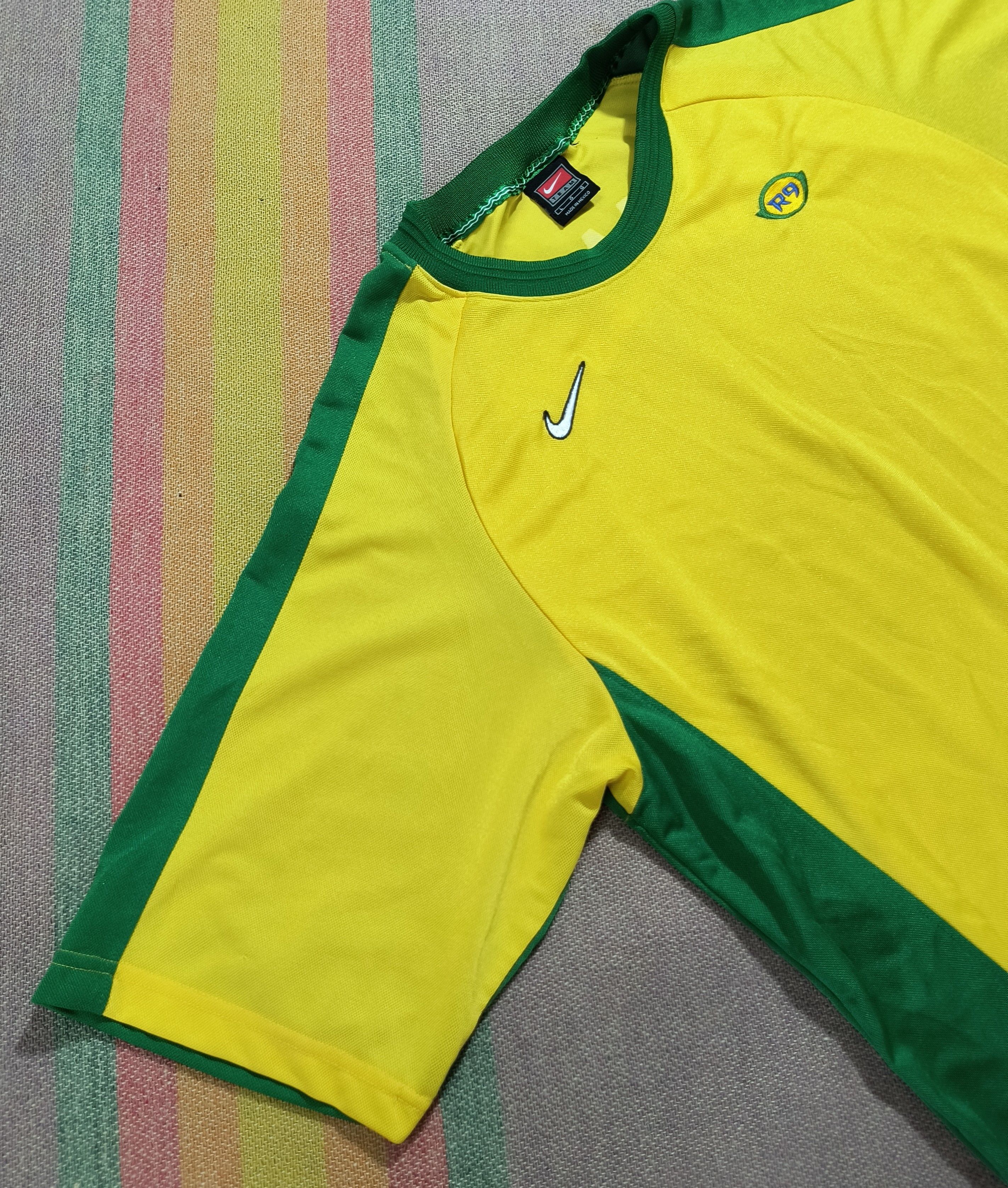 Nike Vintage Nike Ronaldo R9 World Cup 1998 training jersey Size US L / EU 52-54 / 3 - 5 Thumbnail