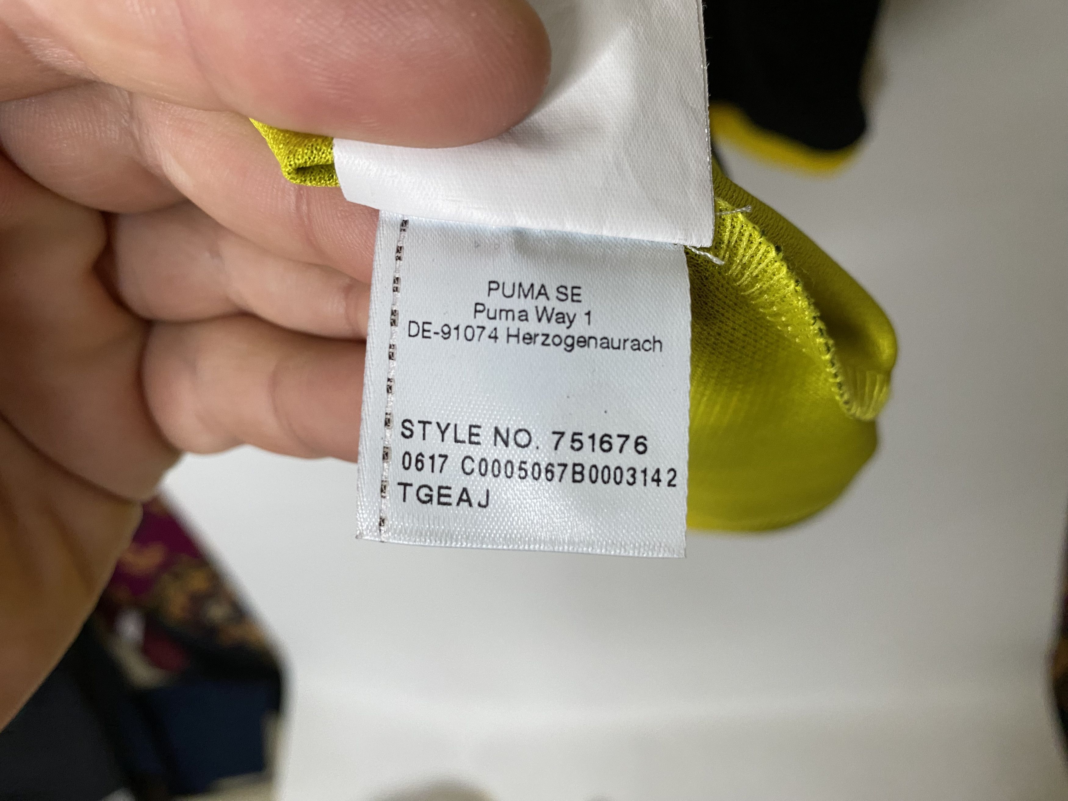 Puma BORUSSIA DORTMUND 2017 2018 HOME CUP FOOTBALL SHIRT SOCCER Size US M / EU 48-50 / 2 - 10 Thumbnail