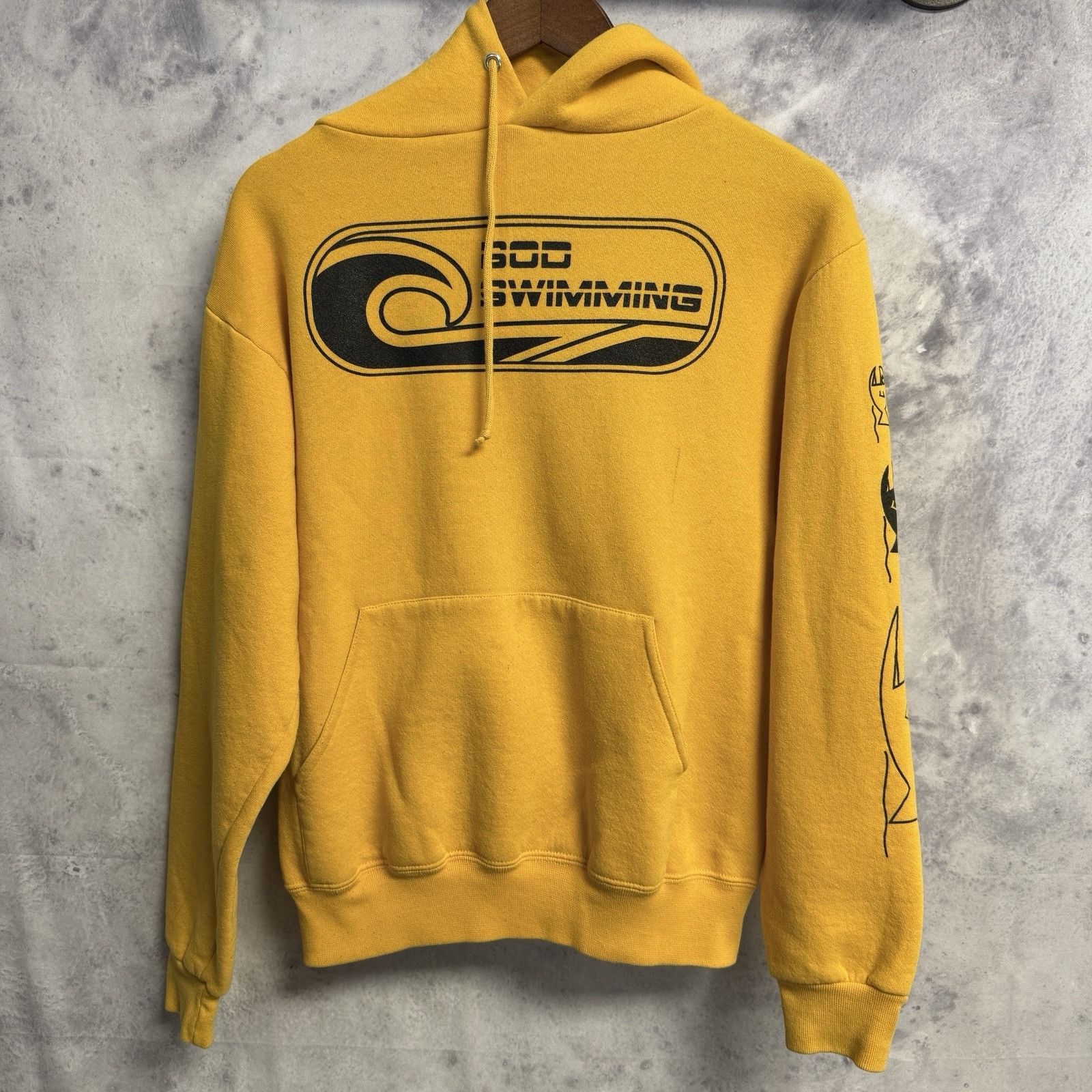 Vintage Vintage Bod Swimming Hoodie Sweatshirt Mens Small Yellow Y2K Size US S / EU 44-46 / 1 - 1 Thumbnail
