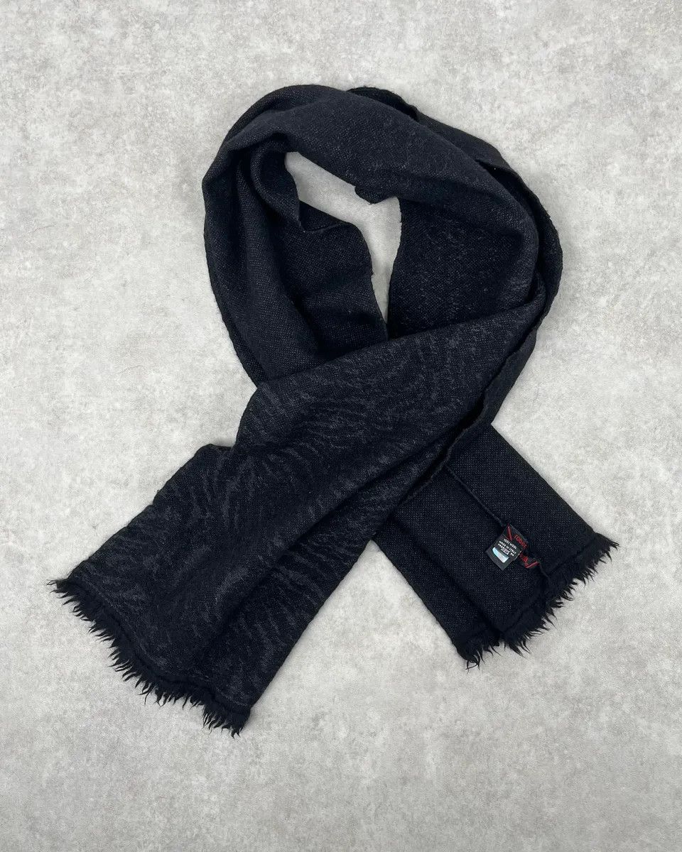 Roberto Cavalli 2000s Roberto Cavalli Abstract Lines Black Wool Scarf Size ONE SIZE - 1 Thumbnail