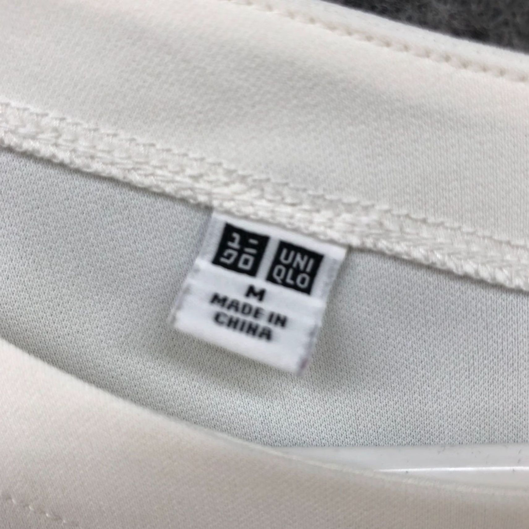 Uniqlo Uniqlo Blouse Womens M Ivory Crewneck 3/4 Sleeve Bell Ruffle Shirt Size M / US 6-8 / IT 42-44 - 6 Thumbnail