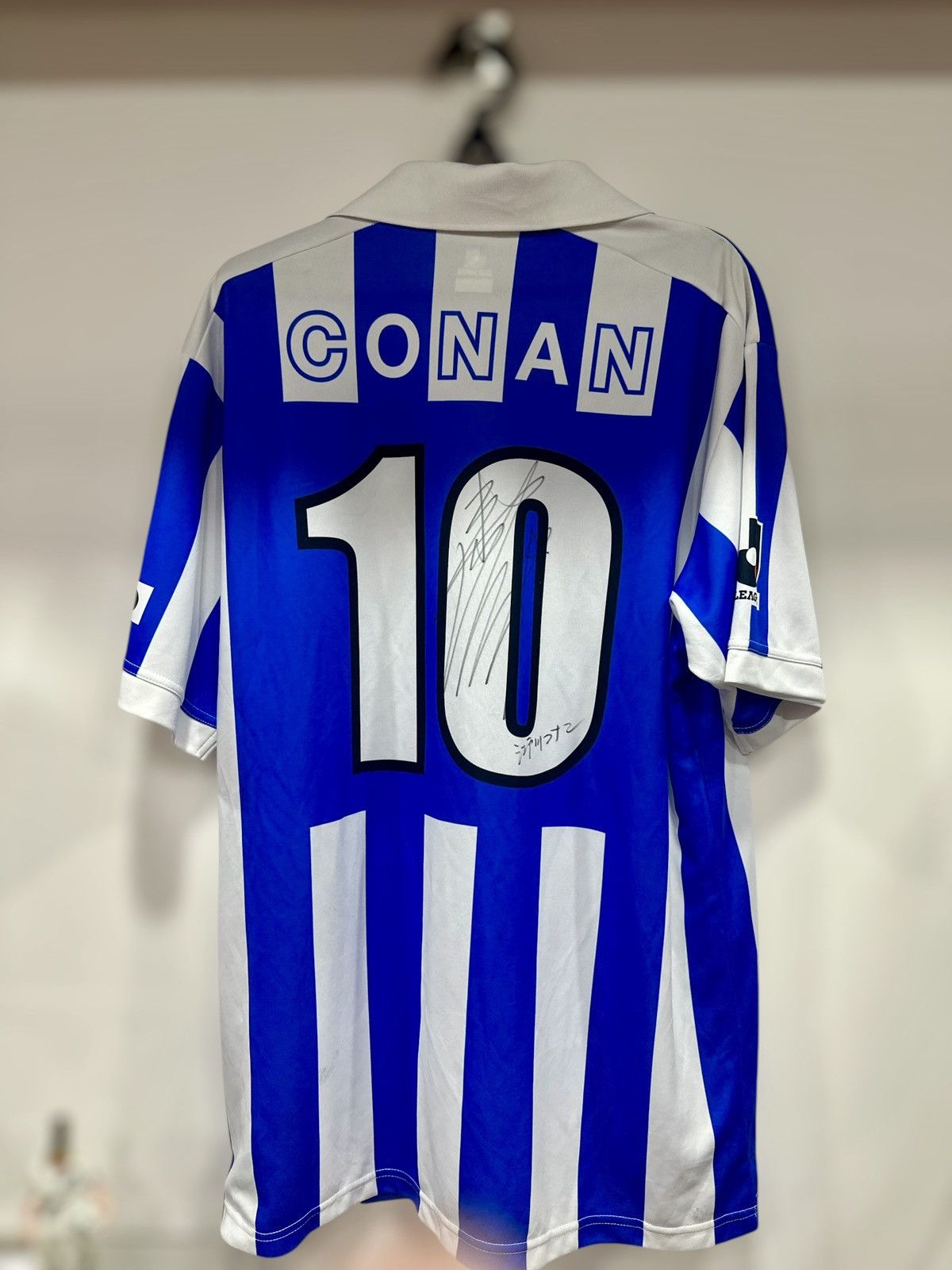 Other The Detective Conan uniform is signed by Takayama Minami. Size US L / EU 52-54 / 3 - 1 Thumbnail