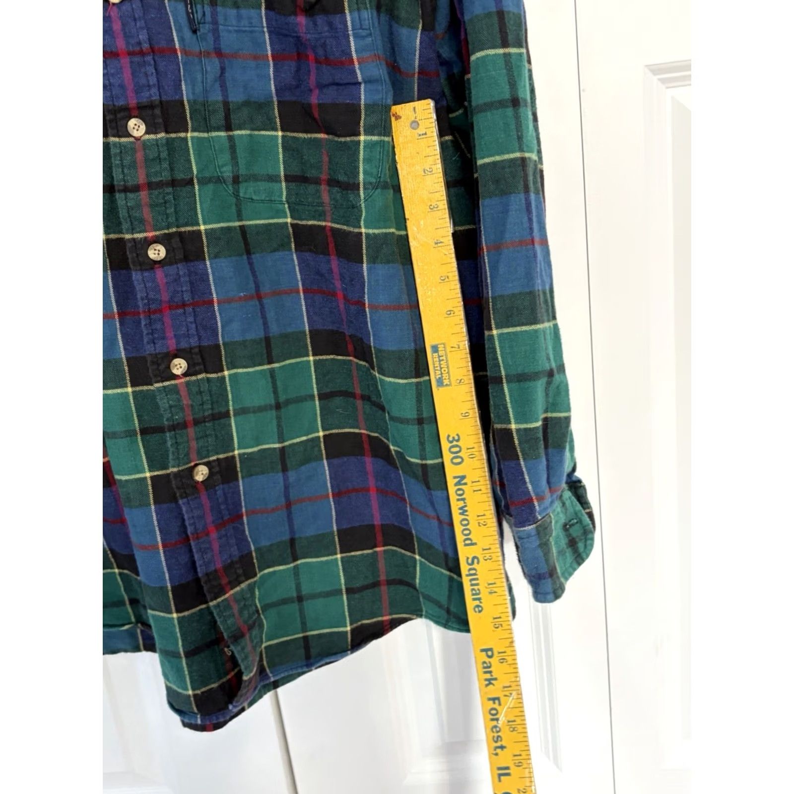 Izod VINTAGE IZOD Shirt Men's L Plaid Flannel Button-Down Long Sleeve Casual 90s Green Cotton Pocket Mens Size US L / EU 52-54 / 3 - 4 Thumbnail