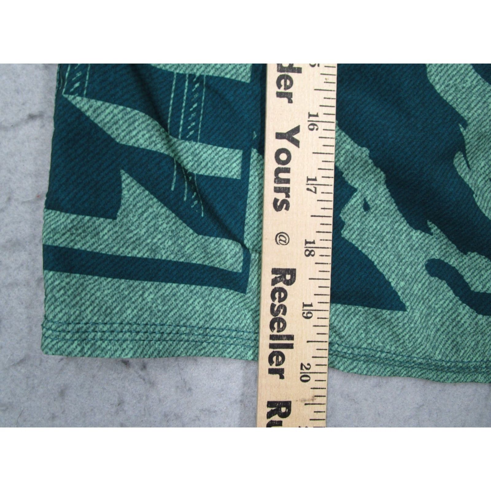 Oakley Oakley Board Shorts Mens 33 Green Regular Fit Surf Swim Beach Travel Resort Size US 33 - 6 Thumbnail