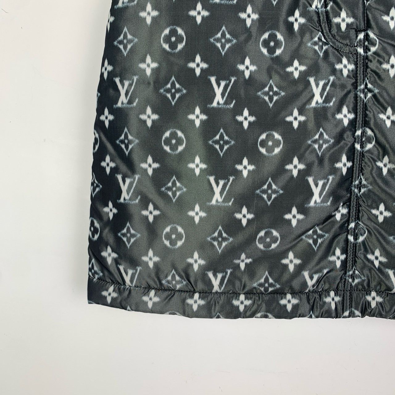 Louis Vuitton Louis Vuitton Mulberry Silk Mini Skirt K26WX Size 24" / US 00 / IT 34 - 4 Thumbnail