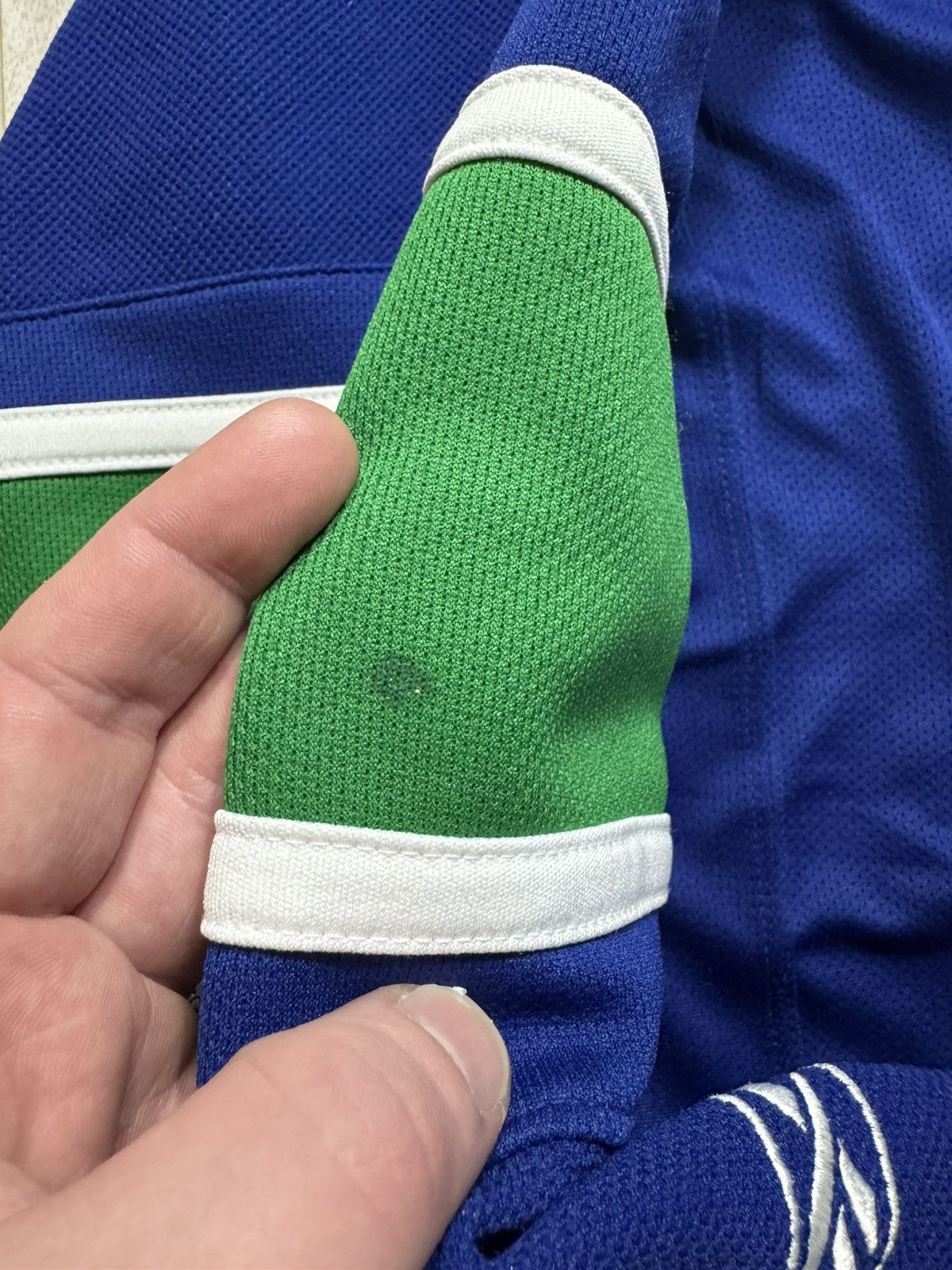 NHL × Reebok × Vintage Vancouver CANUCKS Reebok PREMIER NHL Jersey Size US XL / EU 56 / 4 - 11 Thumbnail