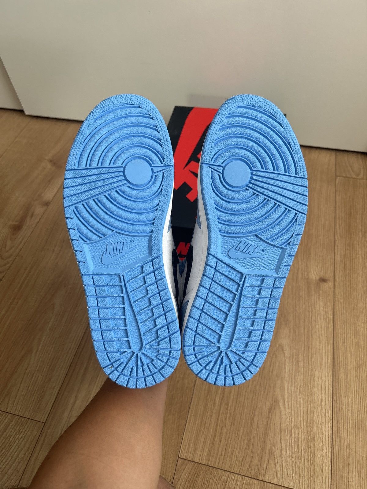 Jordan Brand Air Jordan 1 Retro High OG “University Blue” 2021 Size US 9.5 / EU 42-43 - 6 Thumbnail