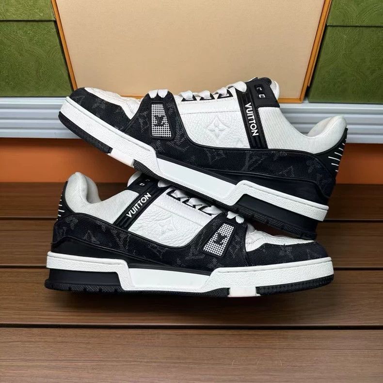Louis Vuitton Louis Vuitton LV Trainer Black and White Sneakers Size 41. Size US 10.5 / EU 43-44 - 2 Thumbnail