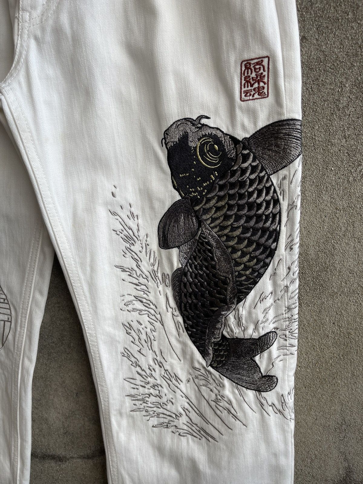 KARA Vintage90s🔥KARAKURI TAMASHI🔥Koi Fish Embroidered Denim Japan Size US 30 / EU 46 - 8 Thumbnail