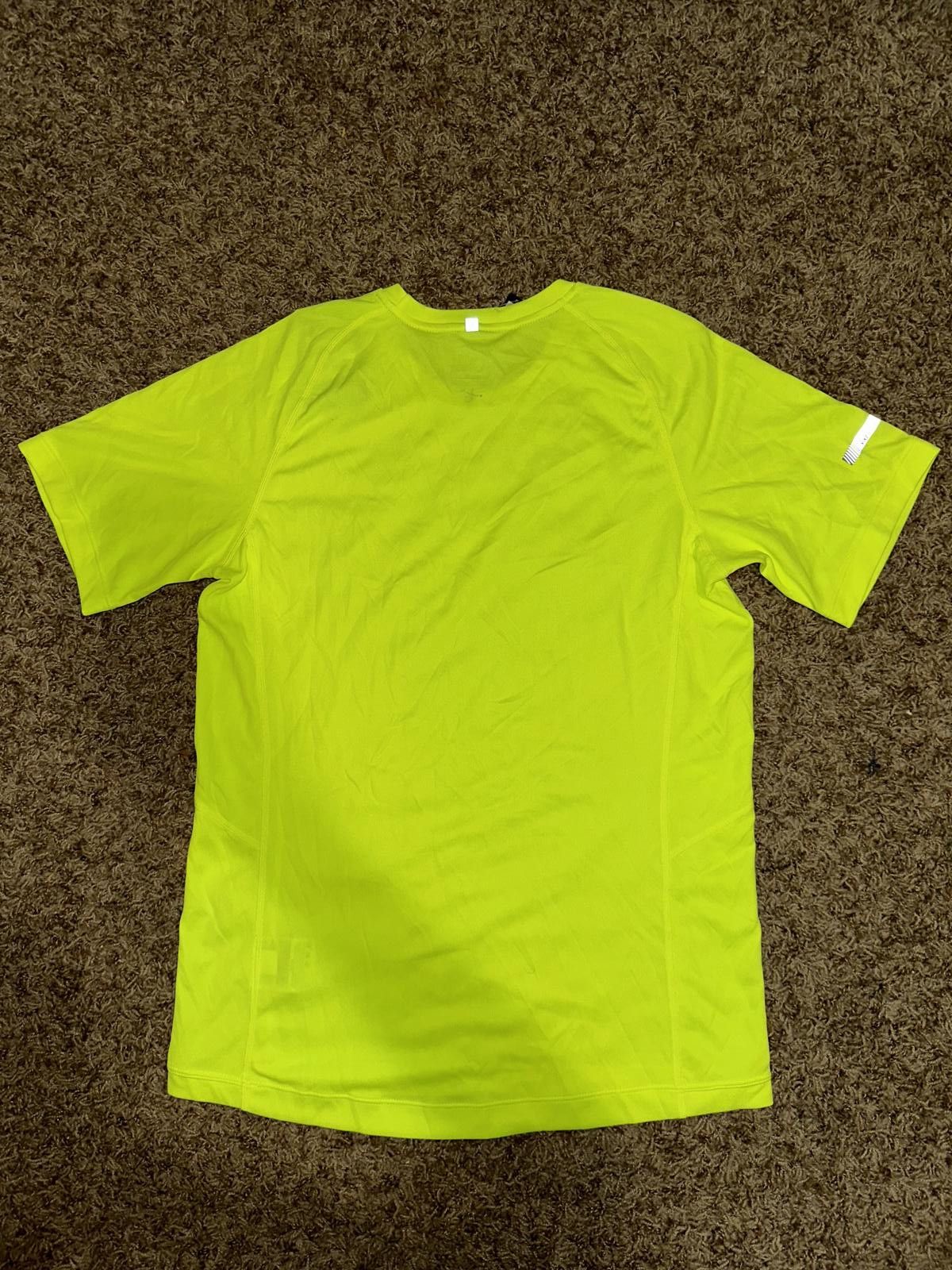 Nike Nike Men’s Miler UV 40 Running Training Dri-Fit Volt T-Shirt Size US S / EU 44-46 / 1 - 3 Thumbnail