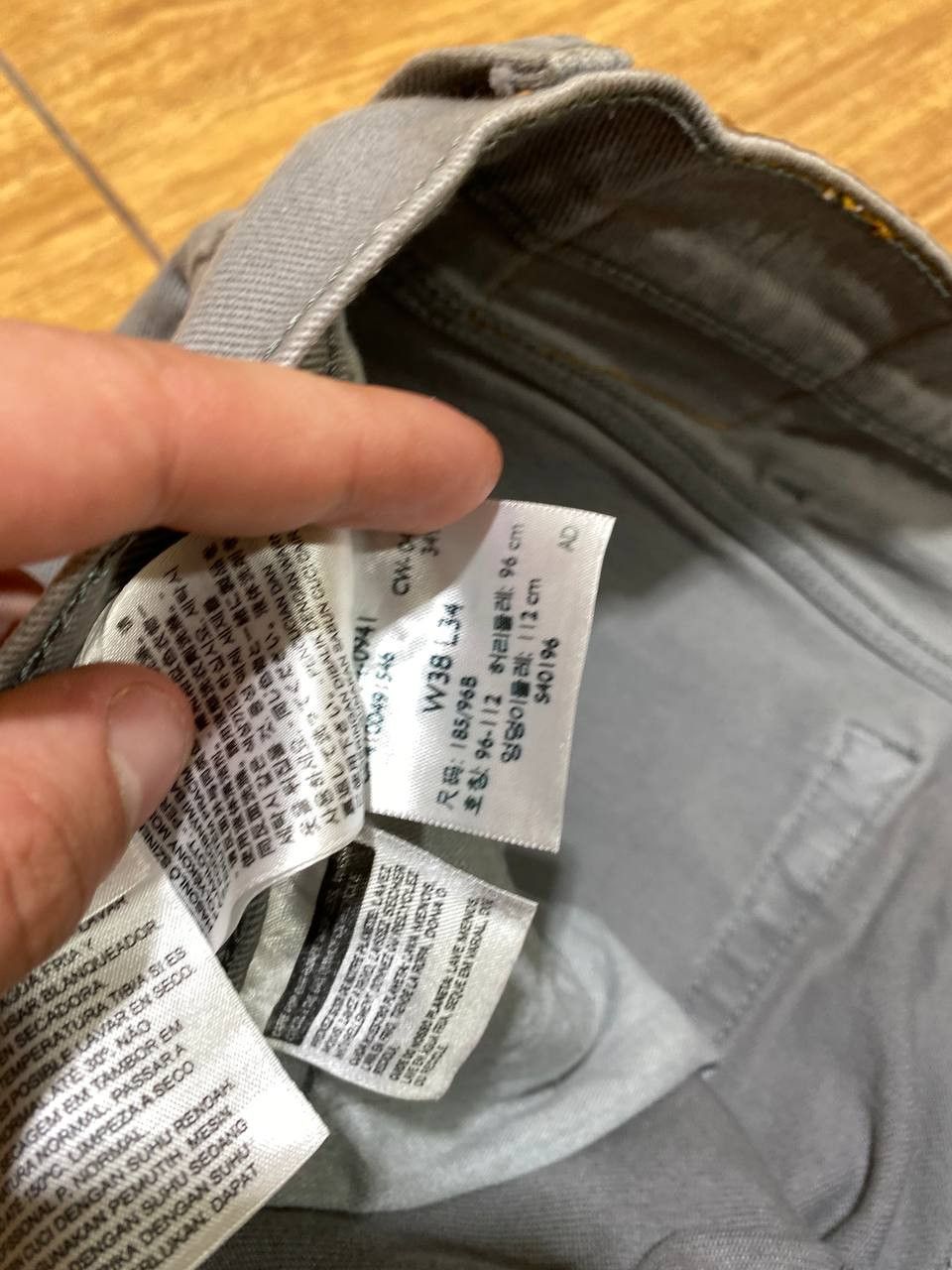 Levi's Levi's 514 Gray Light Wash Straight Jeans Mid Rise Button Size US 38 / EU 54 - 2 Thumbnail